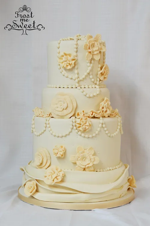 vintage pearls cake.webp