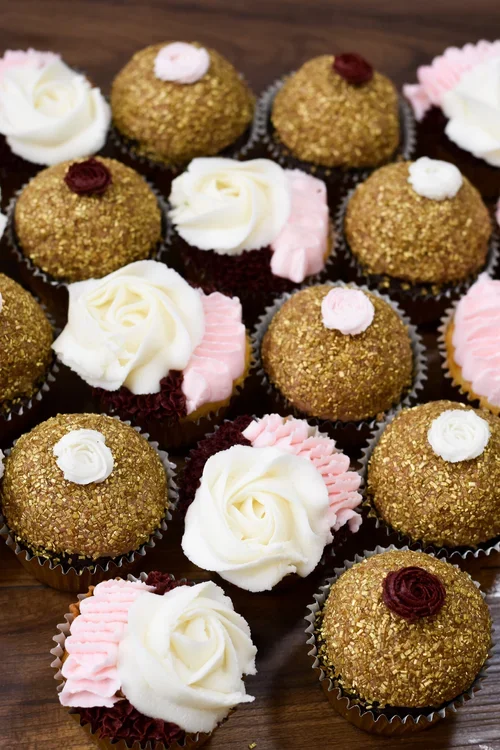 gold+burgundy+blush+cupcakes+1.webp