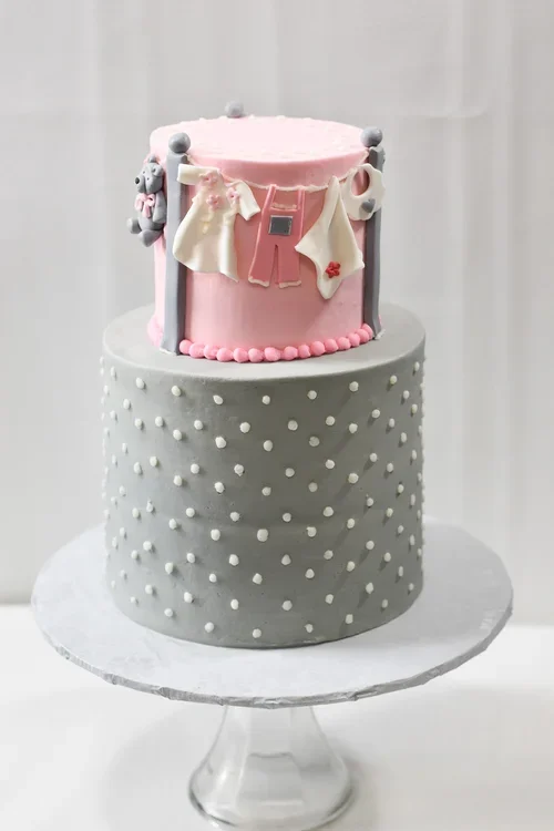 Baby Shower cake baby clothes.webp