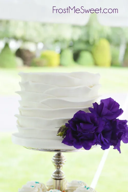 sMALL 1 TIER WEDDING CAKE FONDANT RUFFLE.webp