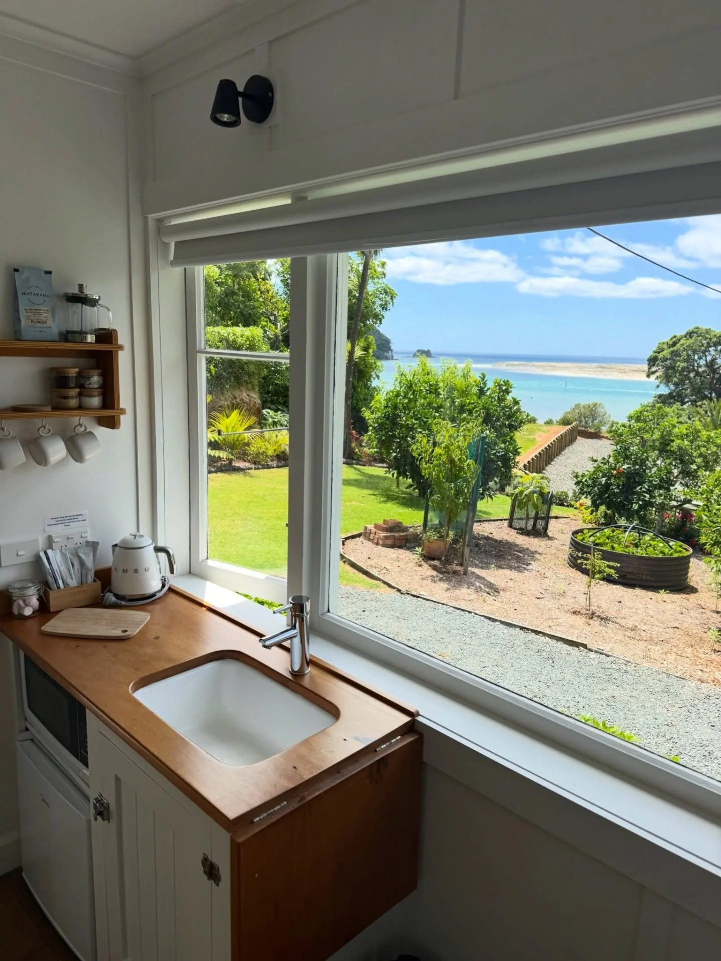 Renovating a small sleepout to a cozy Air BnB ☀️ Adding a bathroom &amp; kitchenette with a ocean view 🙌🏼