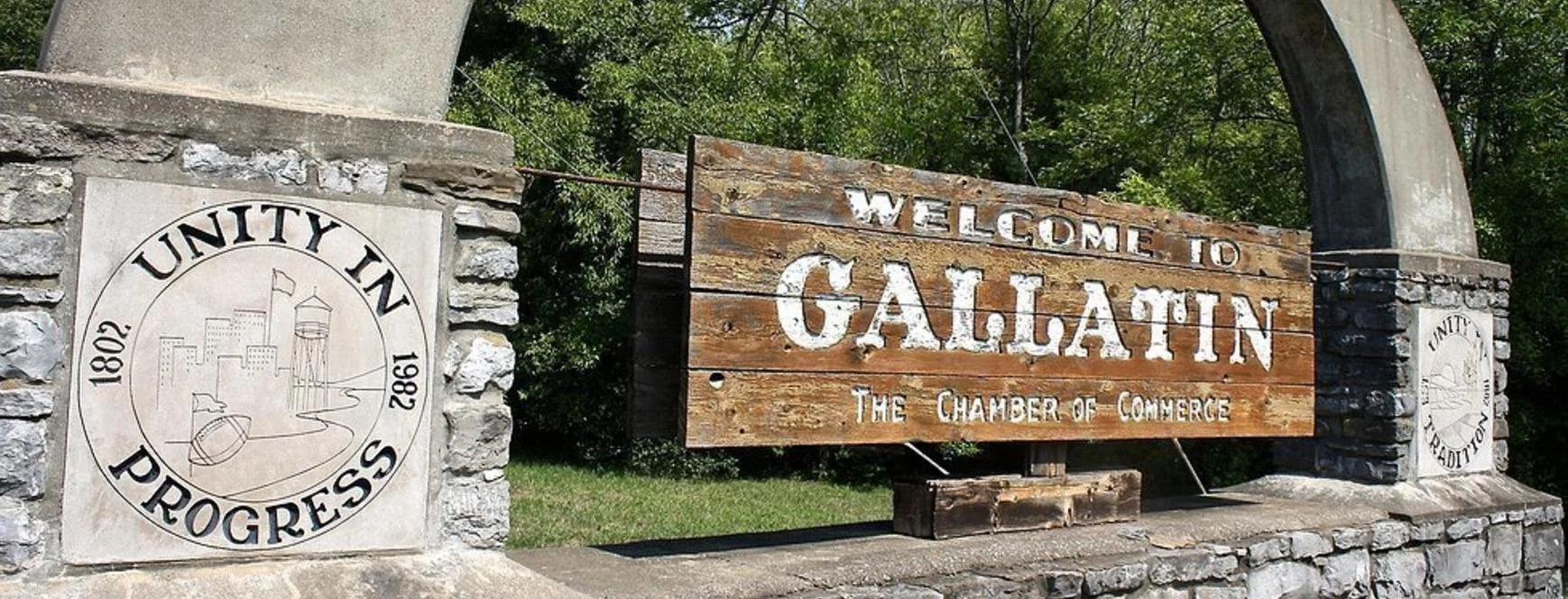 Welcome to Gallatin sign along Gallatin Road
