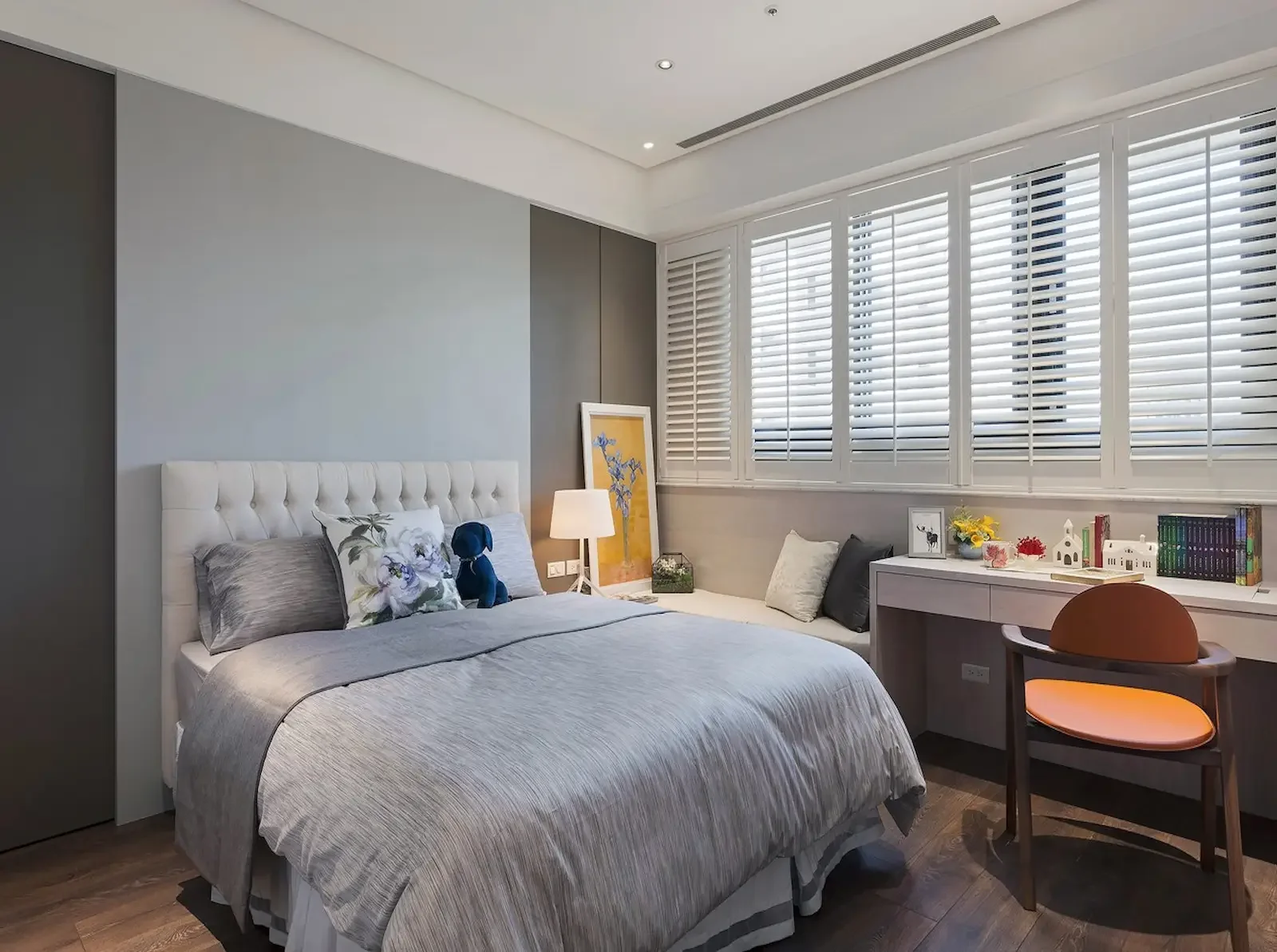 2 1/2" louver shutters with standard tilt rod