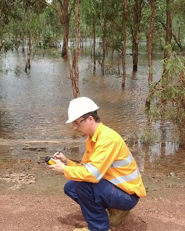 AltoMaps GIS. Field work using mobile device collecting spatial data