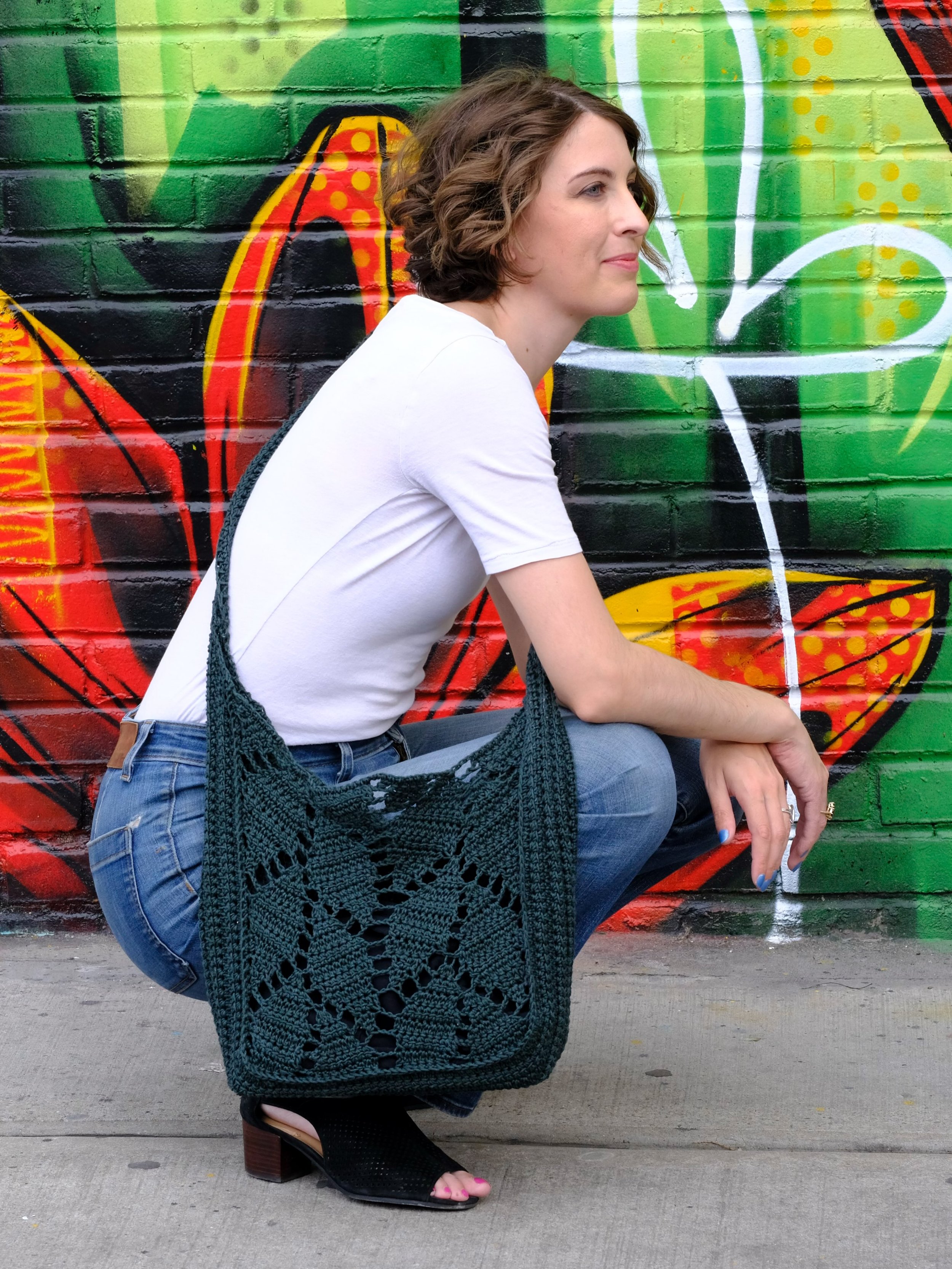 Next up in my preview for my upcoming crochet book is the Greenwood Tote! Inspired by the stunning foliage of Greenwood Cemetery, this tote is designed to be durable and not stretch out. It was made using @knit_picks Vividie in Douglas Fir.