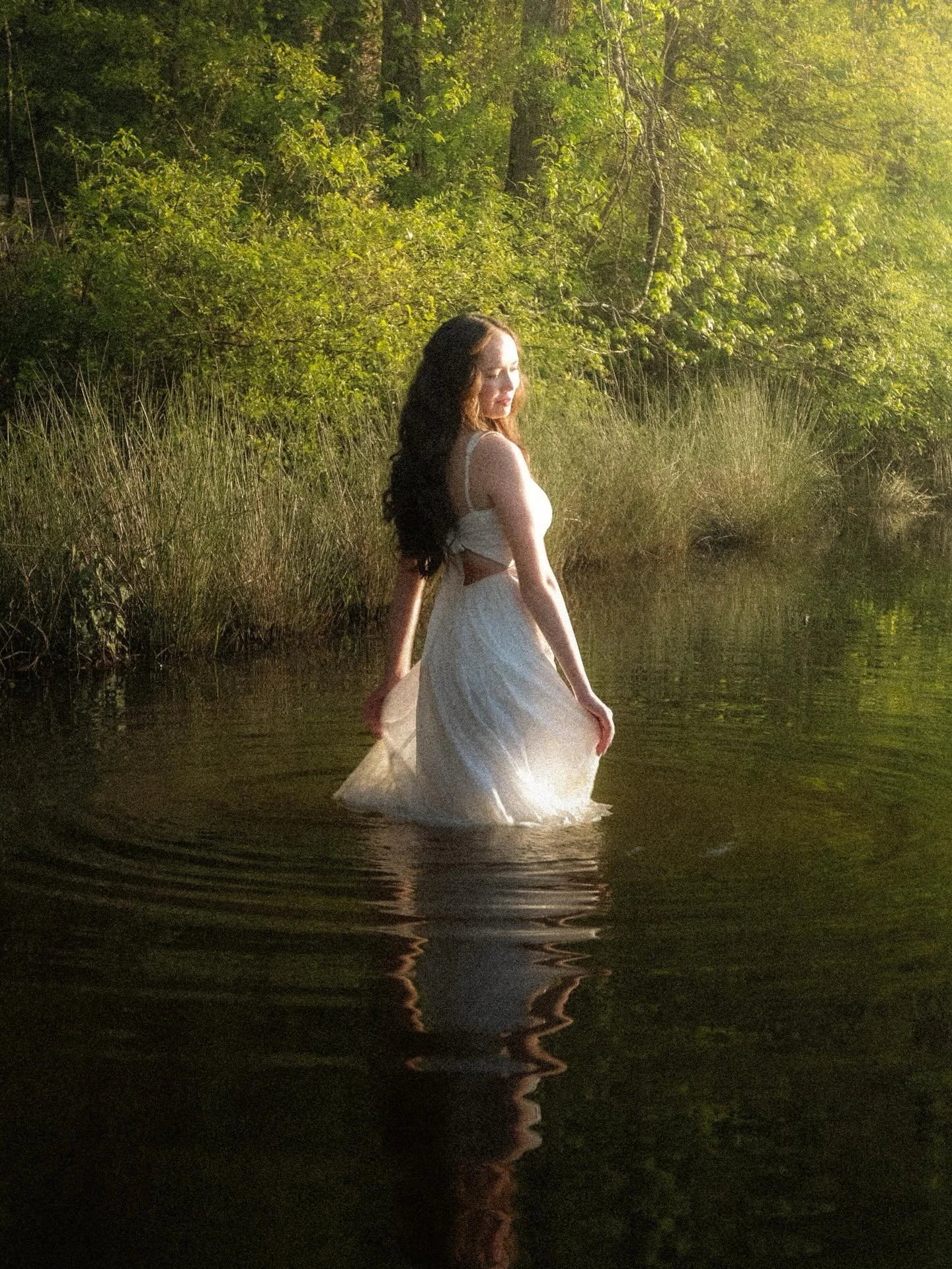 She wanted her grad photos to look dreamy. So ethereal. 
@kacie._.jeannn 

#photoshoot #graduation #viral #reels #daysonrmedia