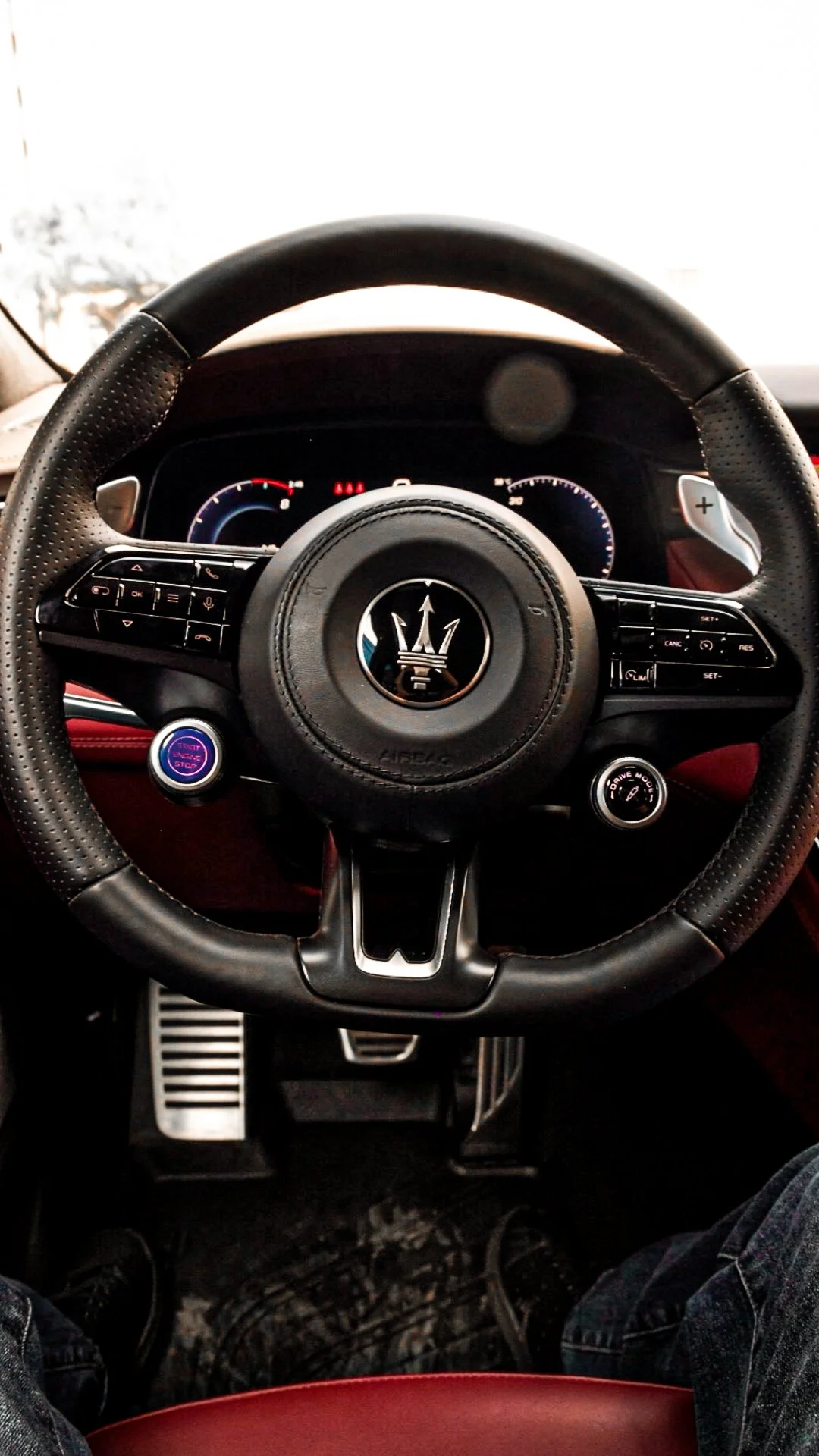 producción audiovisual para redes sociales automóviles de lujo 