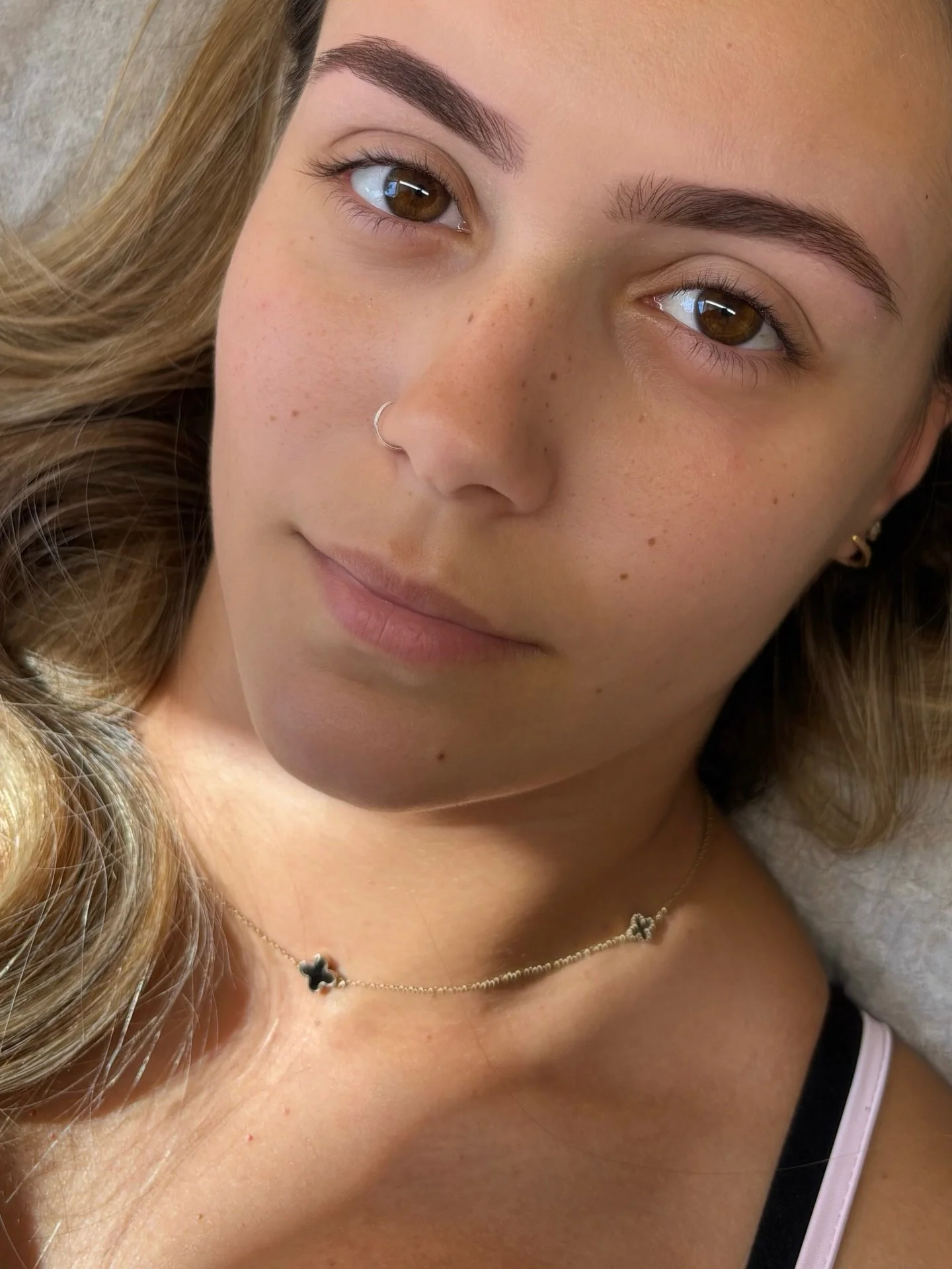 Brow wax &amp; hybrid tint for a lovely client. Mapped to her natural shape and kept soft - she wanted grooming, not a full transformation. Hybrid Tints are great for evening the brows and filling in any spare areas 🖤Lasts 2&ndash;3 weeks. Booking l