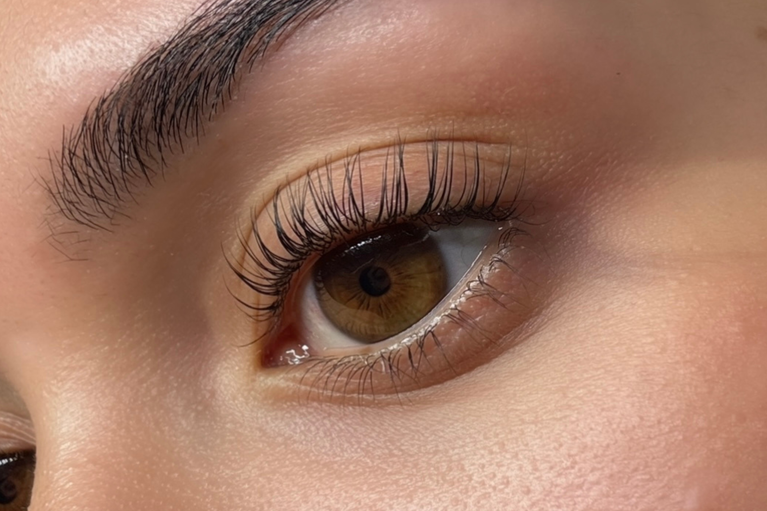 Close-up lash lift result at Sakoura Aesthetics