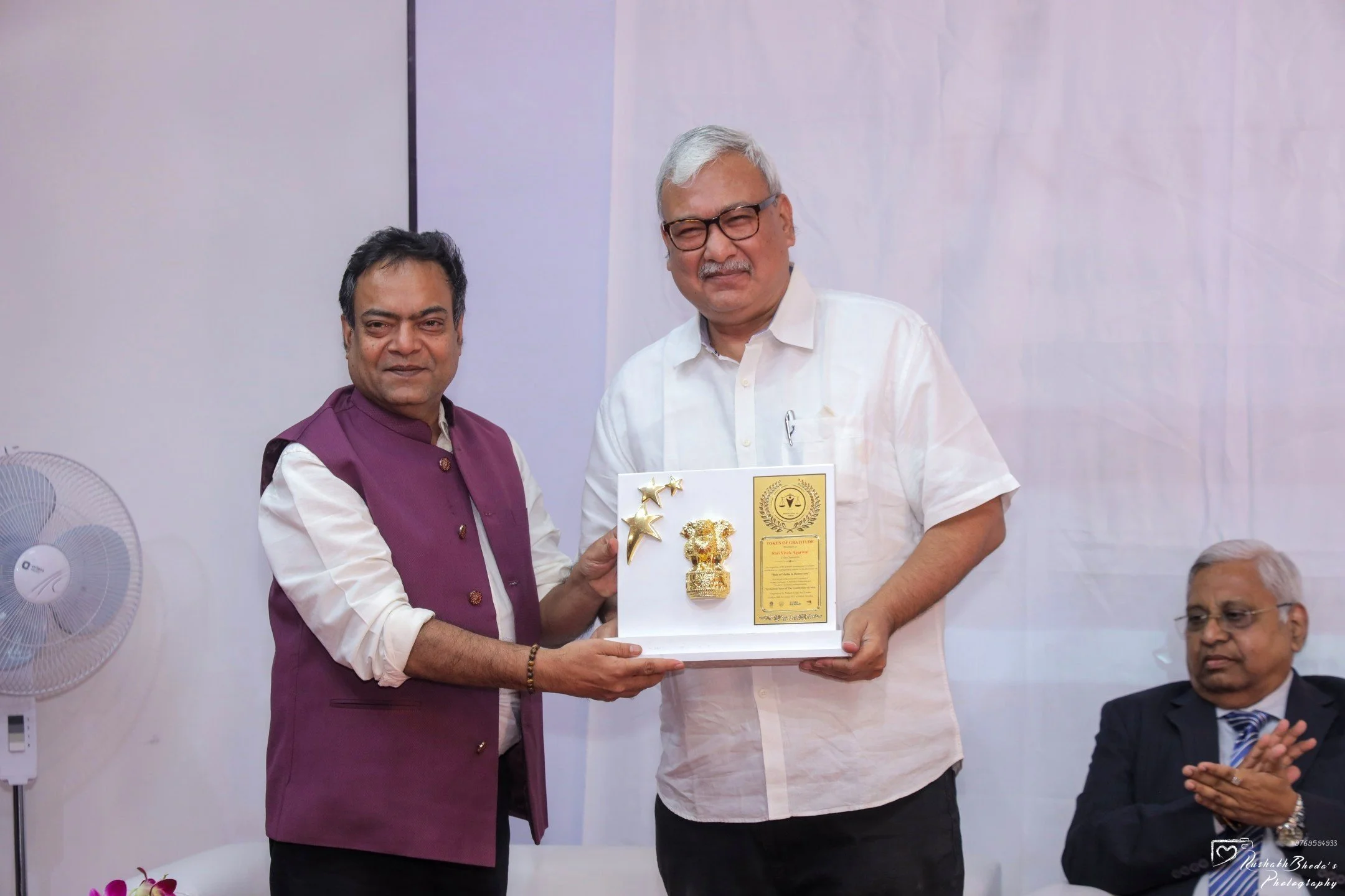 Chairman, Nidaan, Adv Nilesh Agarwal, Honouring Vivek Agarwal, the acclaimed crime novelist 