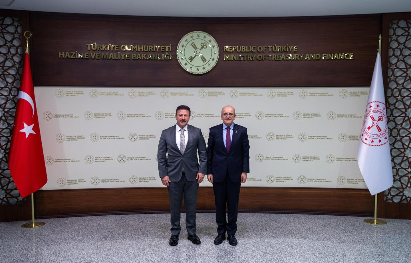 Başkanımız Sayın Mehmet Yiğiner; Hazine ve Maliye Bakanı Sayın Mehmet Şimşek, Bakan Yardımcıları, Gelir İdaresi Başkanı Sayın Bekir Bayrakdar ve Başkan Yardımcısı Sayın Mehmet Arabacı’yı ziyaret etti.