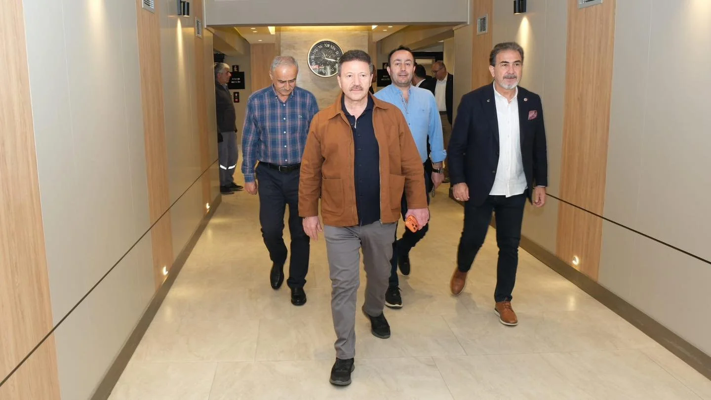 Genel Başkanımız Sn. Mehmet Yiğiner, Kurban Bayramı öncesi artacak yoğunluk nedeniyle federasyonumuza bağlı akaryakıt ve dinlenme tesislerinde incelemelerde bulunarak hazırlıkları yerinde denetledi.