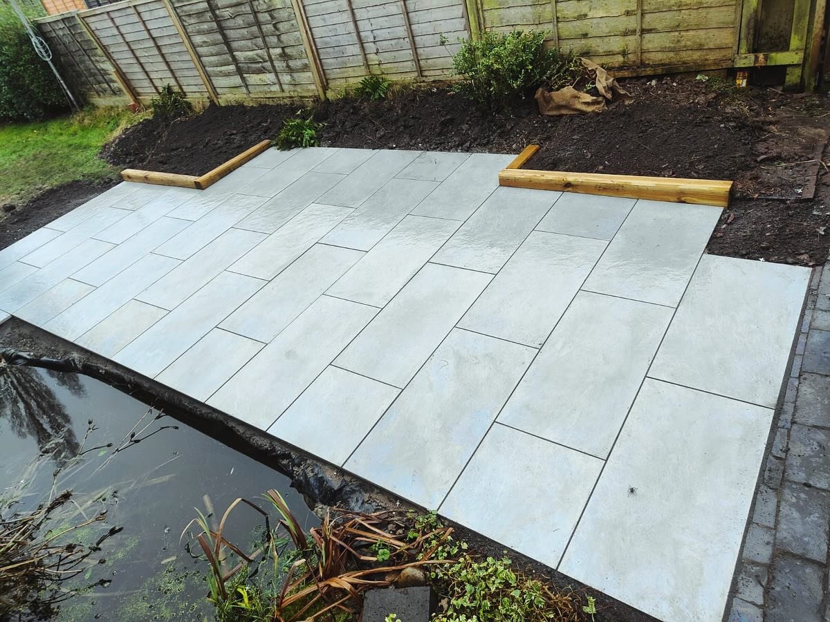 I have finished this stunning project today. Really happy with this one. Some more work to do in this garden later in the year. Watch this space 👀 #porcelain #paving #garden #sleepers #landscaper #pavedtuf #selco #soluswarehouse  #smallbusiness #bir