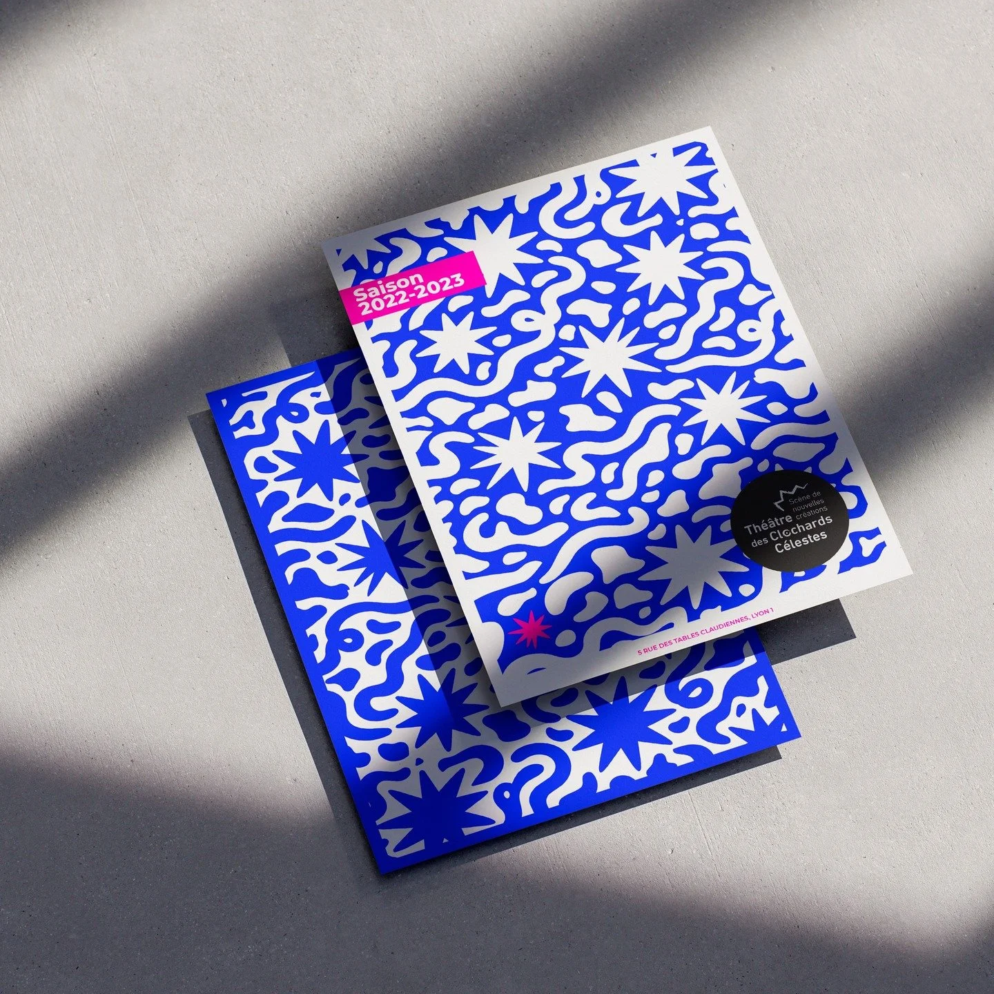 ☁️ Branding Culturel : &Eacute;veiller l&rsquo;imaginaire. D&eacute;couvrez notre travail de branding culturel pour le Th&eacute;&acirc;tre des Clochards C&eacute;lestes &agrave; Lyon. L&rsquo;enjeu ? Cr&eacute;er une signature visuelle qui danse ent