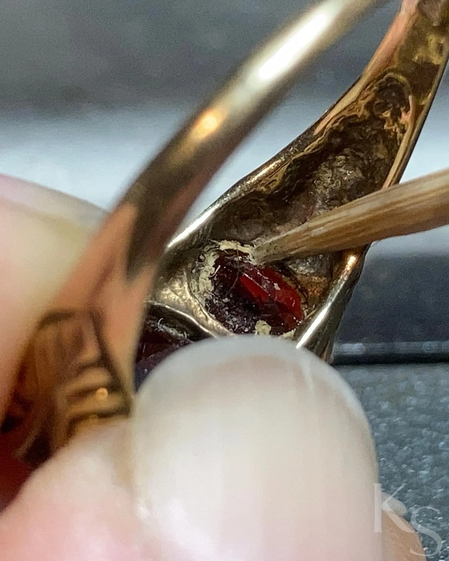 Does your jewellery need a little TLC?! 💖

In my latest journal entry, I take you through some of my favourite ways to clean jewellery, including some of the do&rsquo;s and don&rsquo;ts of jewellery maintenance 🧽🧼🪥

Fortunately, I had a lovely ga