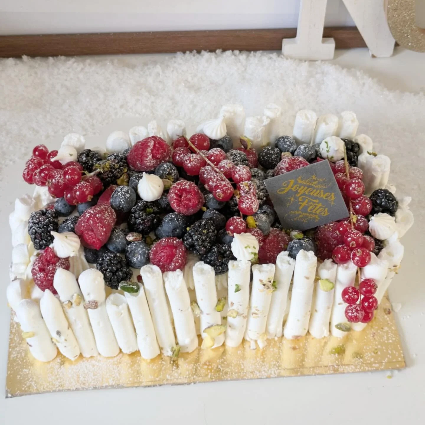 🎄 Les f&ecirc;tes commencent chez Bahria P&acirc;tisserie !
Grande nouveaut&eacute; cette ann&eacute;e : les Pavlovas de No&euml;l ✨

📣 Aujourd&rsquo;hui, d&eacute;couvrez la Pavlova fa&ccedil;on b&ucirc;che aux fruits rouges , &eacute;clats de pis