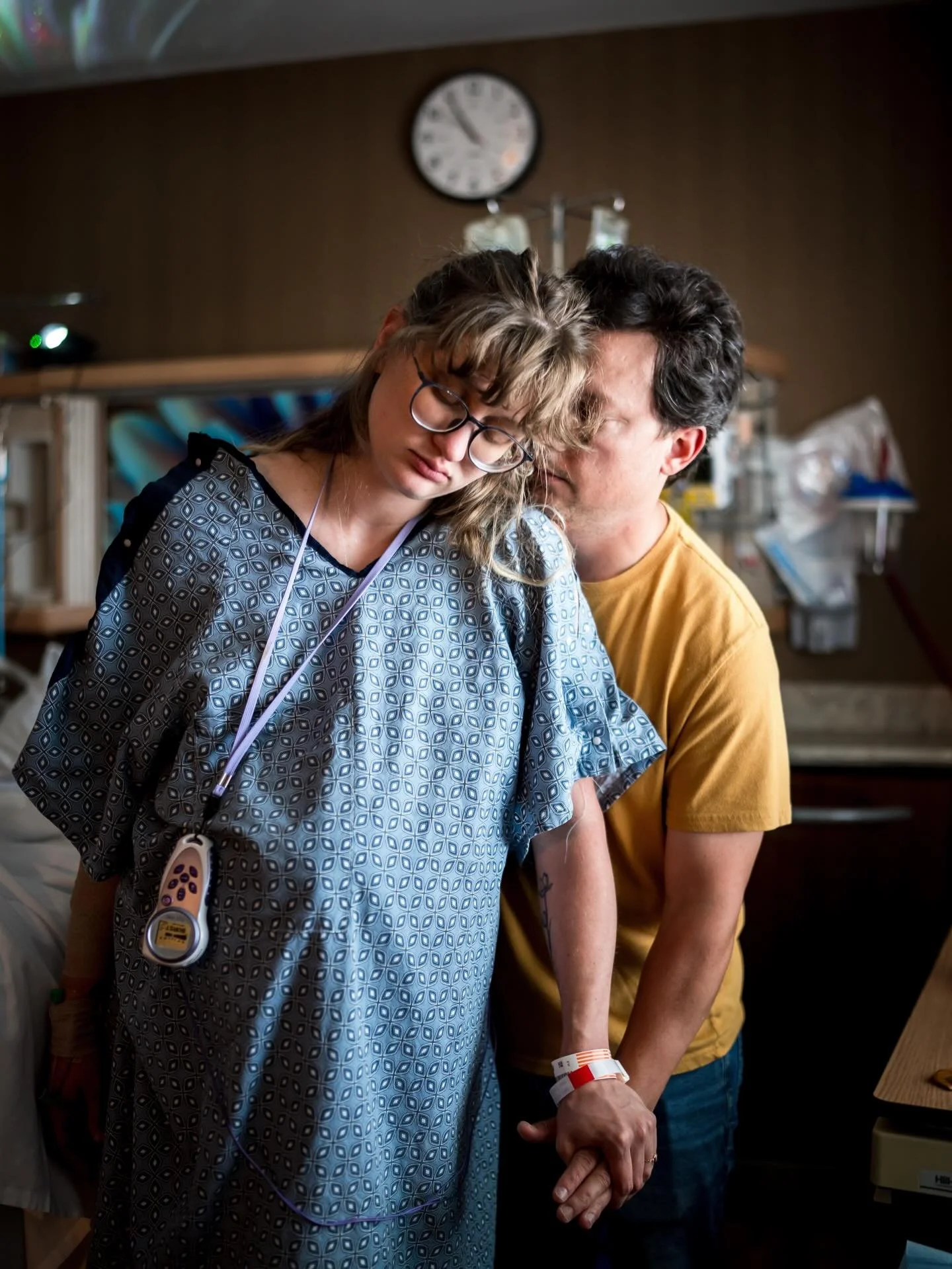 We love an intentional, hands-on partner ✨

This one really has my heart. Advocating for yourself in a hospital can sometimes feel daunting to expecting parents, but she was firm in her innate knowing and held steady through her entire journey. 

Con