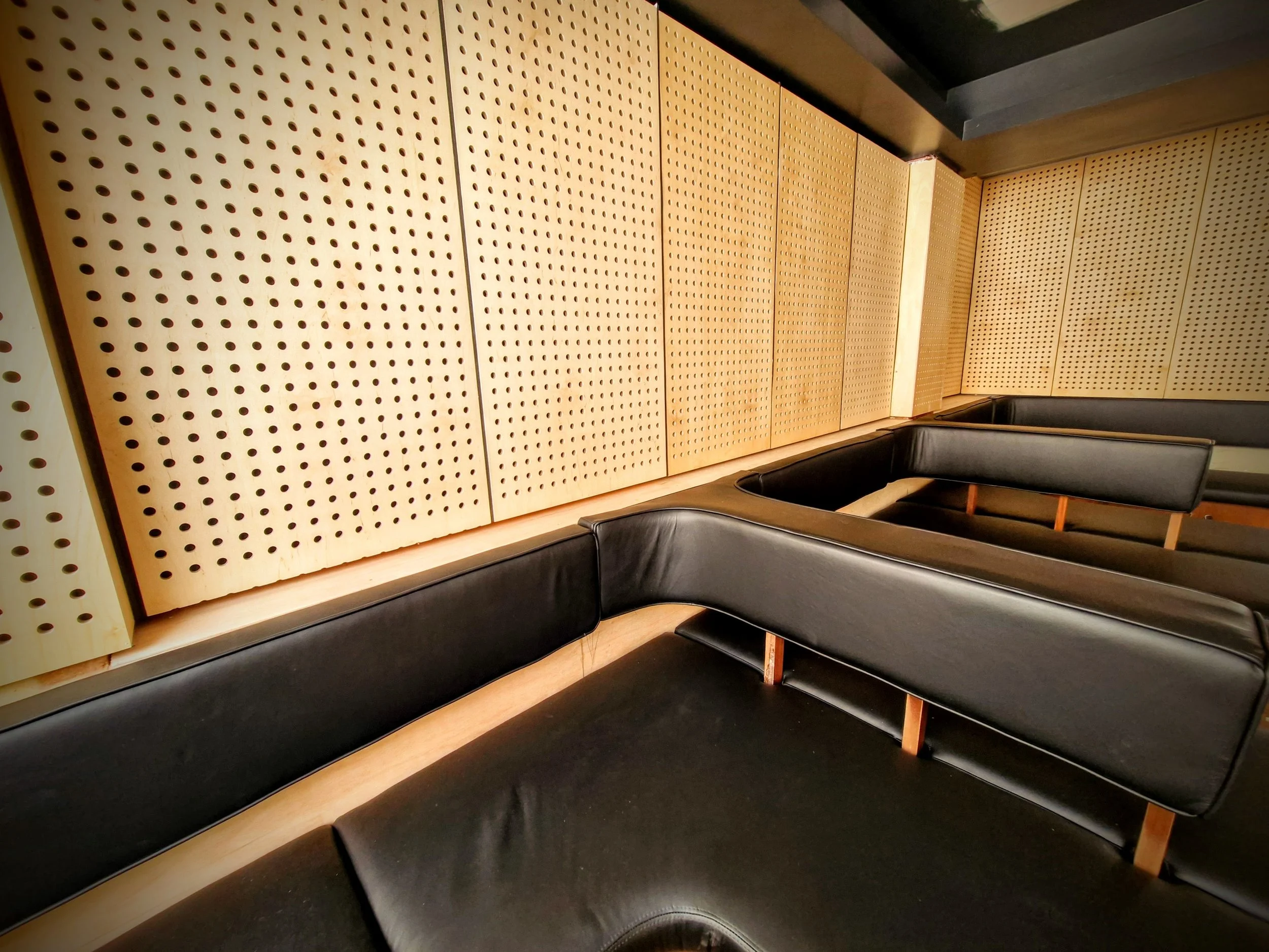 GT 1 SEATS CLOSE.jpg