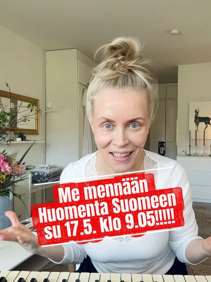Mahtavaa 😍 Sunnuntaina menn&auml;&auml;n Kuunkuiskaajien kanssa Huomenta Suomen haastatteluun klo 9.05 🥰 Jipii!!! Jutellaan euroviisuista, mit&auml; Kuunkuiskaajille kuuluu ja p&auml;&auml;st&auml;&auml;n soittamaan liven&auml; yksi biisi. Meill&au