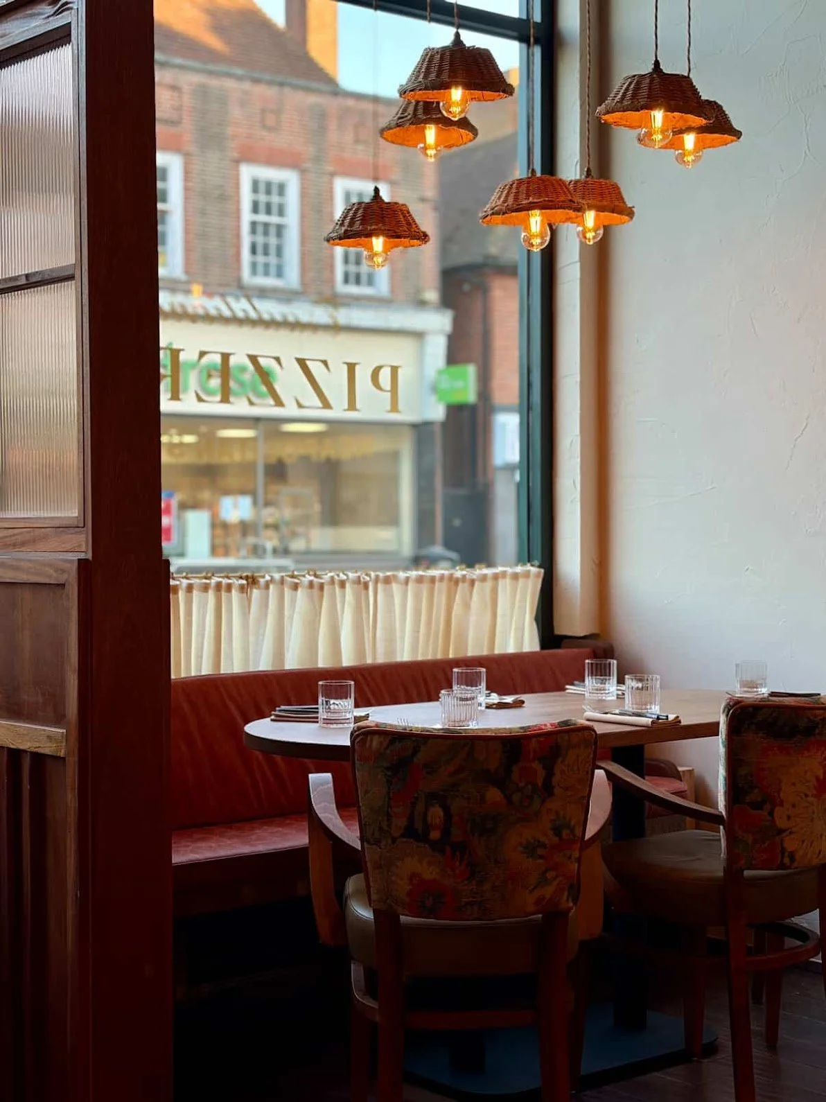 Contact us at Zini'z Pizza Bar, Amersham, Sourdough Pizza's in Amersham. Wine, cocktails, beer.