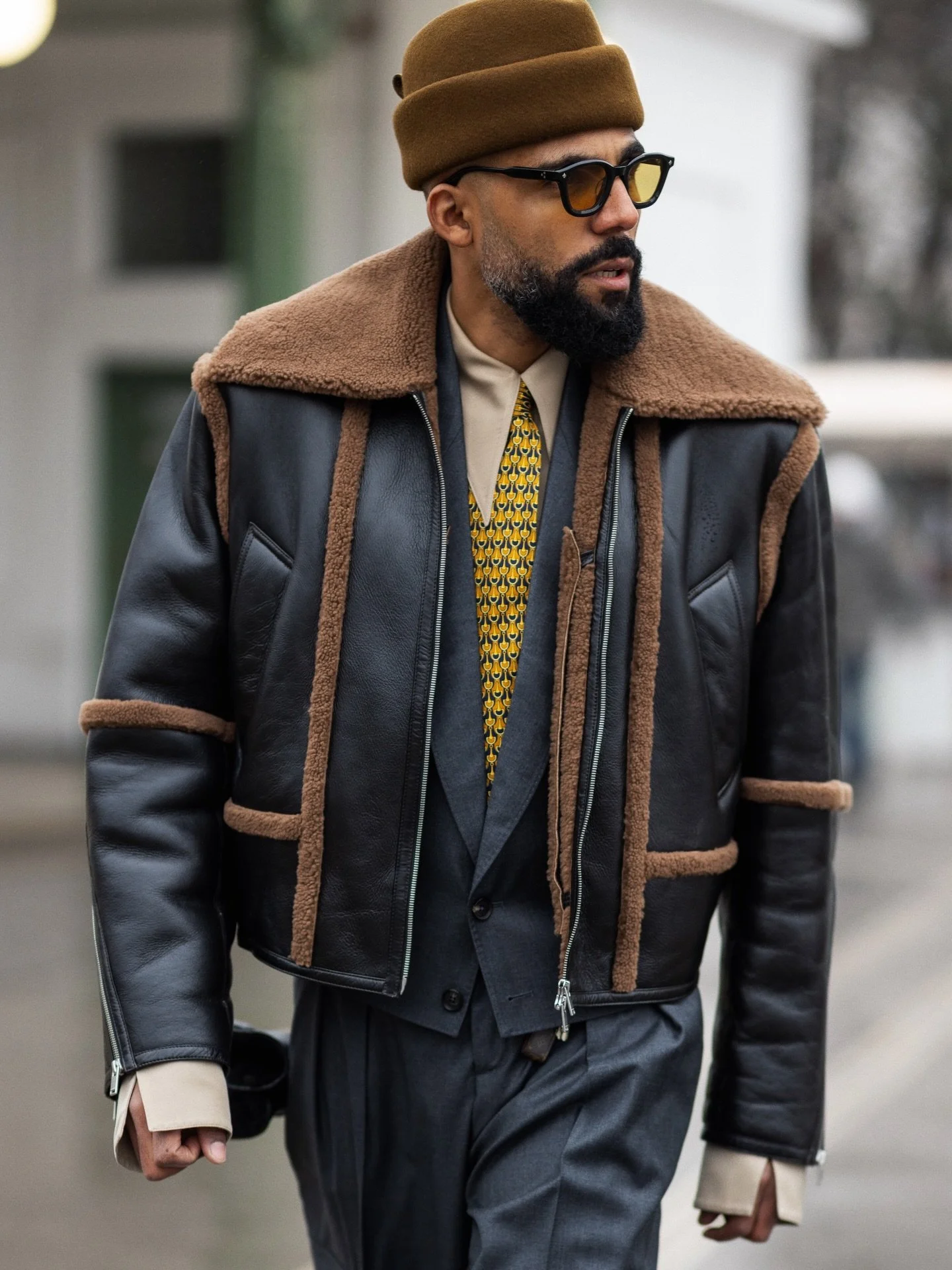 This @mesdyven definitely reestablished my love for shearling jackets. As one of the most versatile winter pieces in menswear, it&rsquo;s equal parts functional and expressive by moving effortlessly between elegance and ease. Your thoughts on this lo