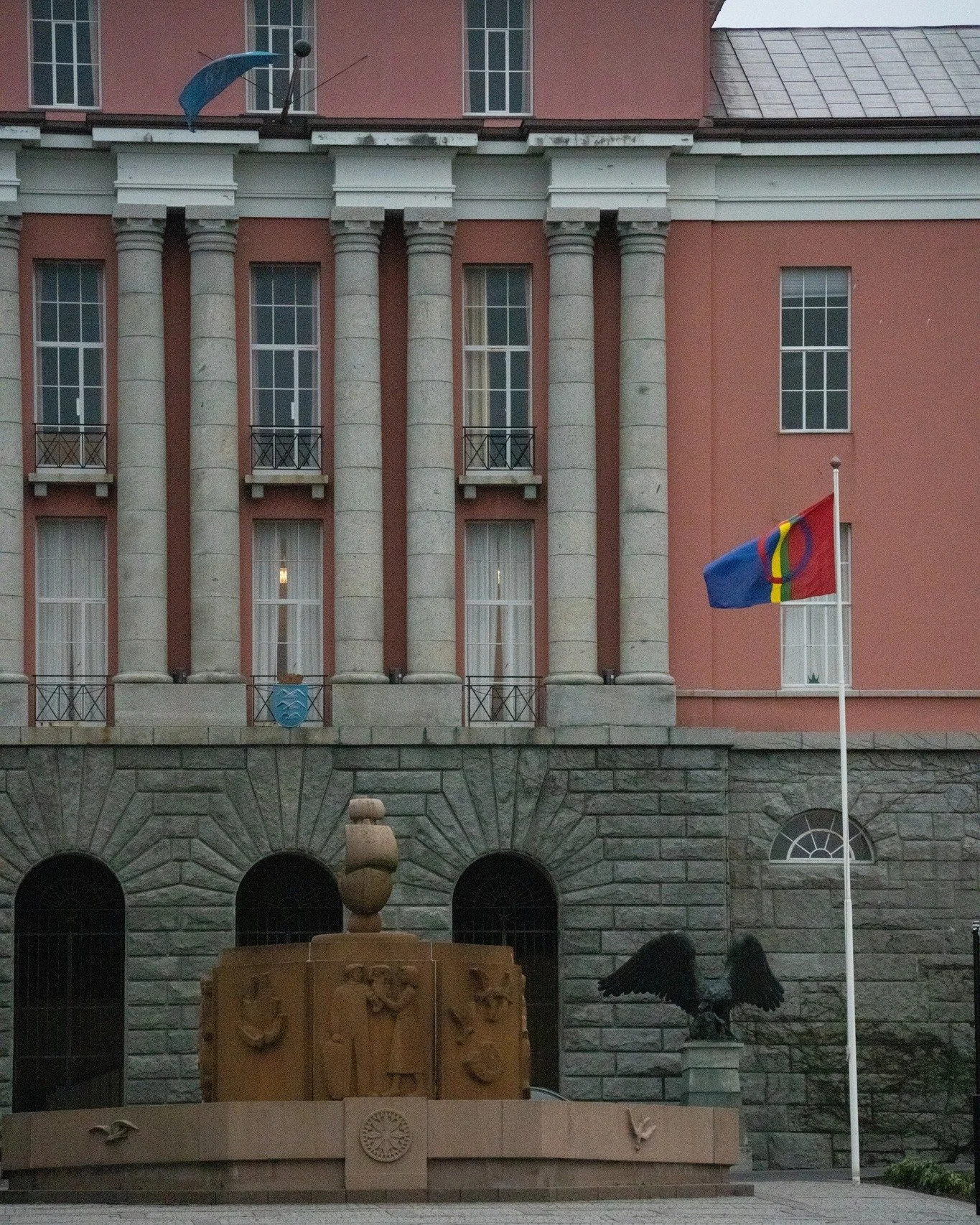 Today is the S&aacute;mi National Day 💙💛❤️💚
Lihkku Beivviin! L&aelig;hkoeh biejjine! Vuorbbe biejvijn! Gratulerer med dagen 🥳

📷 Jone Torkelsen
