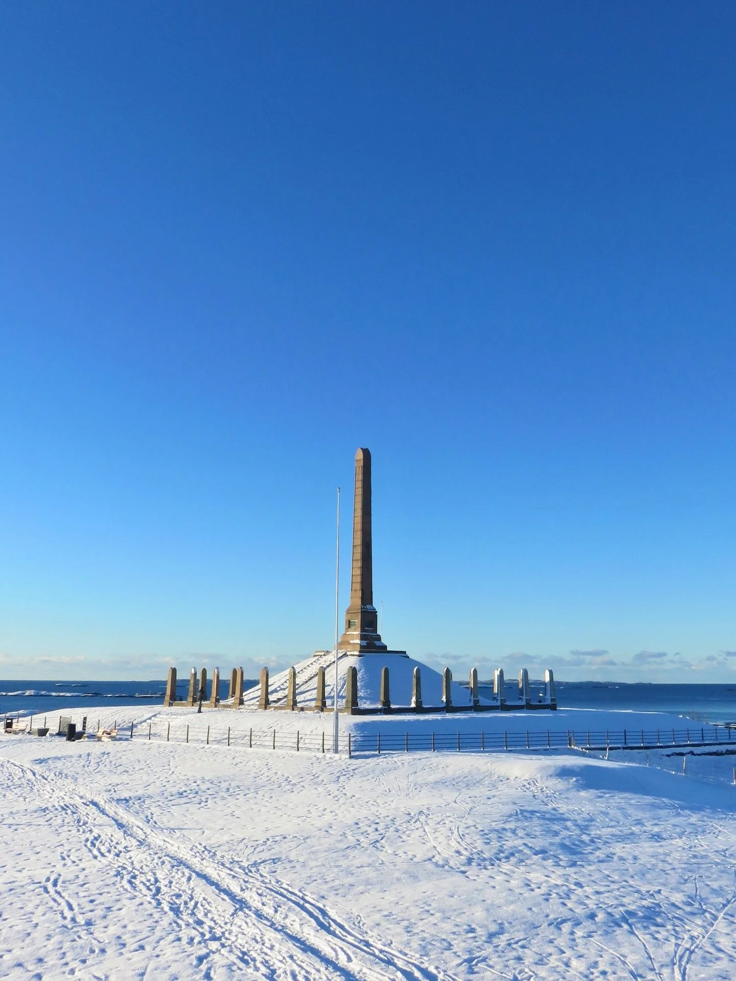 Norway&rsquo;s national monument Haraldshaugen ❄️
Have you visited this place just outside Haugesund city centre? ✨

📷 Visit Haugesund