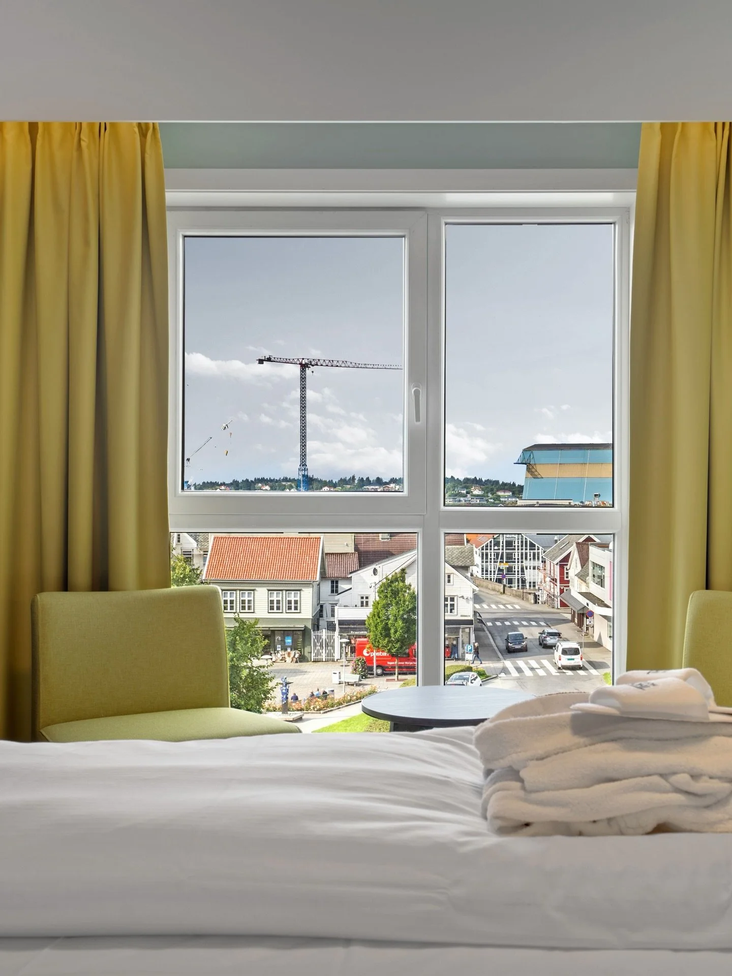 @thonhotelsaga is located in the heart of Haugesund, just steps from the pedestrian street and the harbour. It&rsquo;s the perfect base for exploring both the city and the surrounding nature 🤩 

Start your day with a generous breakfast buffet, then 