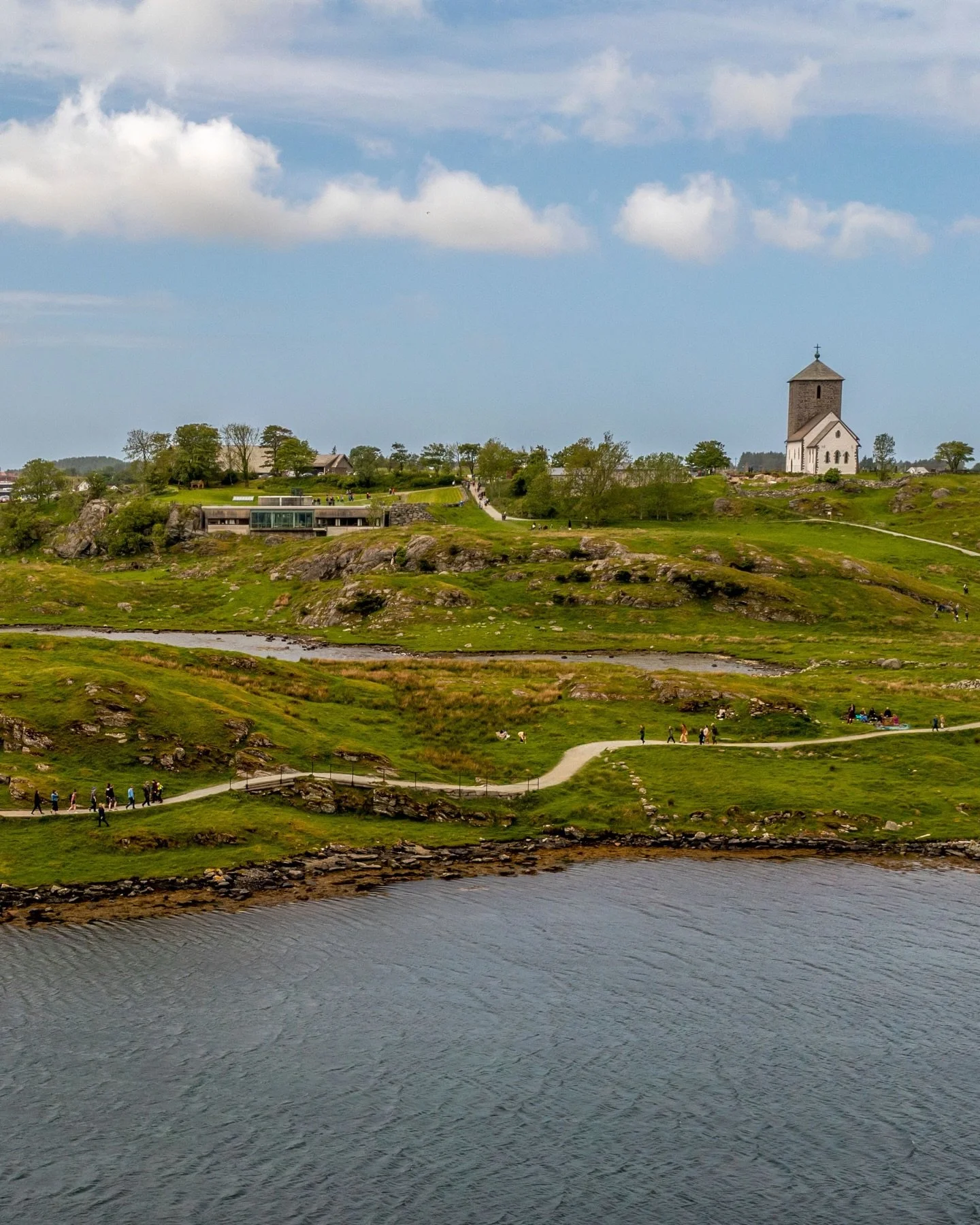 Learn more about the vikings⚔️ 
The Haugesund region holds a special place in Norway&rsquo;s Viking history👑Through the landscape, the coastline and the historic sites, you can still trace the remains of a time that helped shape the Norway we know t