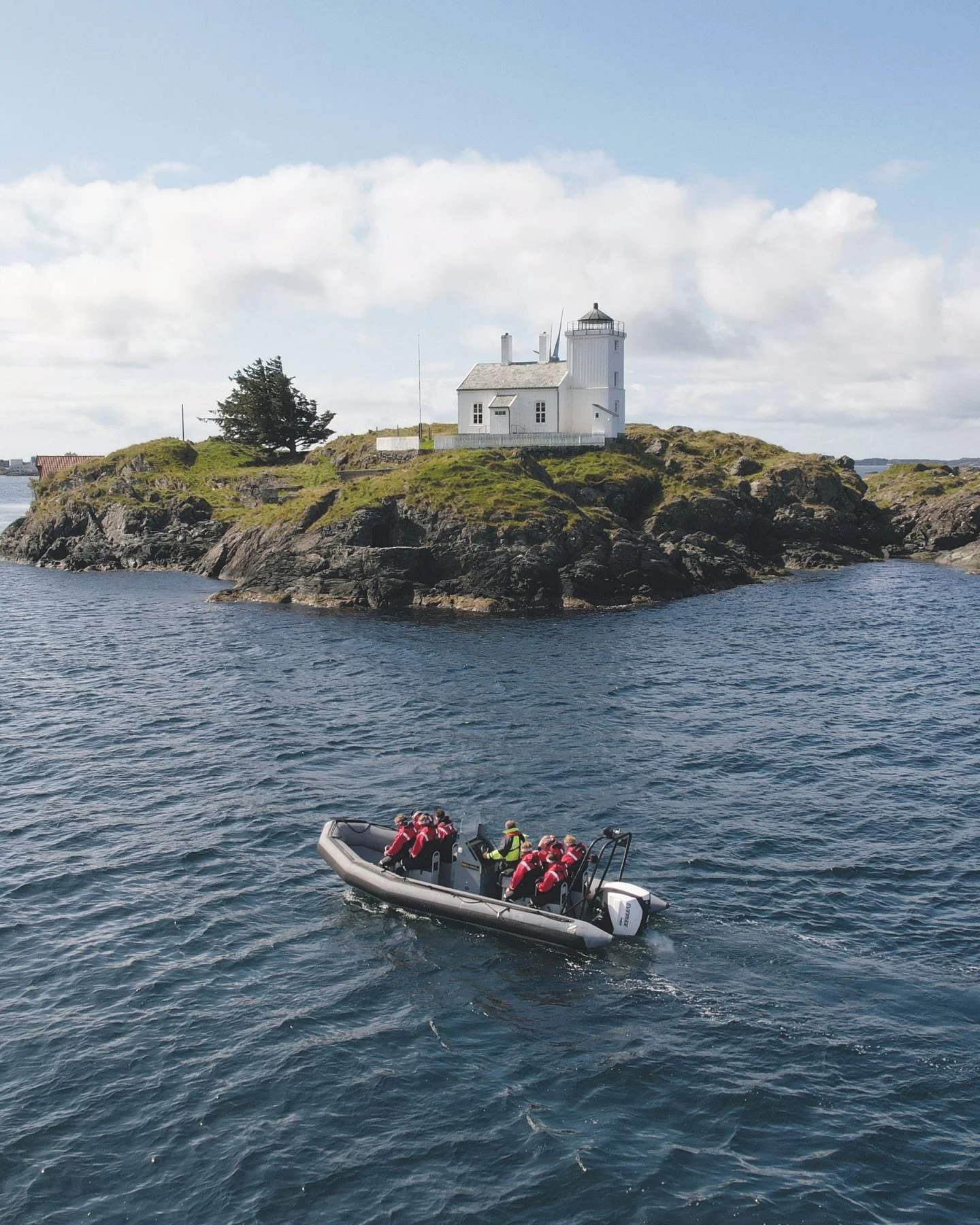 Ready for new adventures? 🤩 
Join @govikingadventure and explore the region through RIB tours, guided hikes, boat trips, farm visits to Kringsj&aring;, guided e-bike tours and more 🌊🚴🏽🚤

Whether you&rsquo;re travelling solo, as a family or with 
