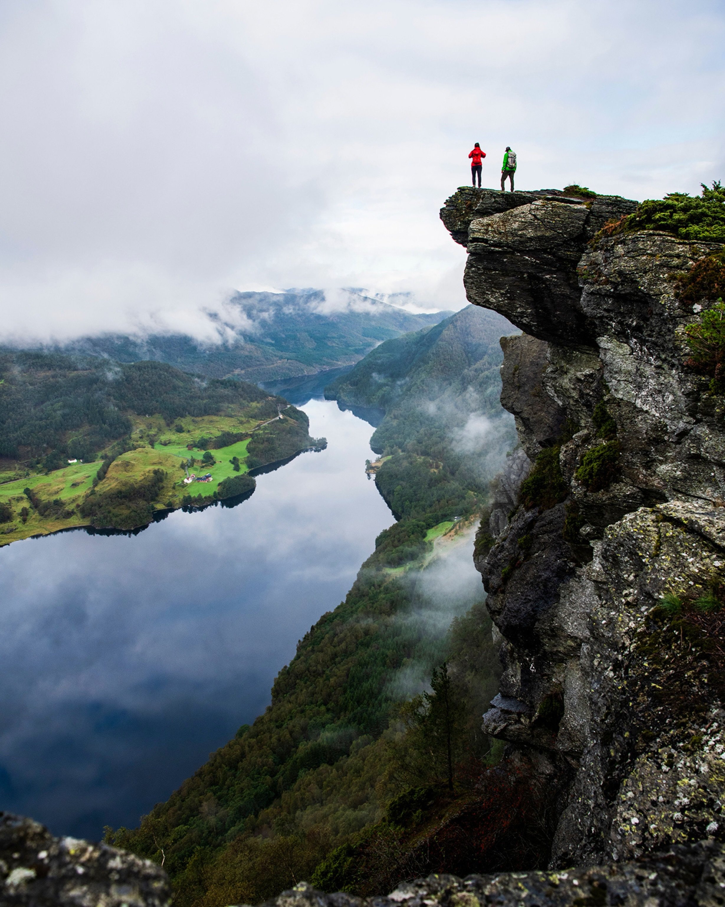 Ready for a hike with a view? ⛰️
Himak&aring;n&aring; in Nedstrand is one of those hikes that really pays off &mdash; often called &ldquo;Trolltunga&rsquo;s little sister&rdquo;, but much more accessible and perfect for a shorter adventure🥾

In abou