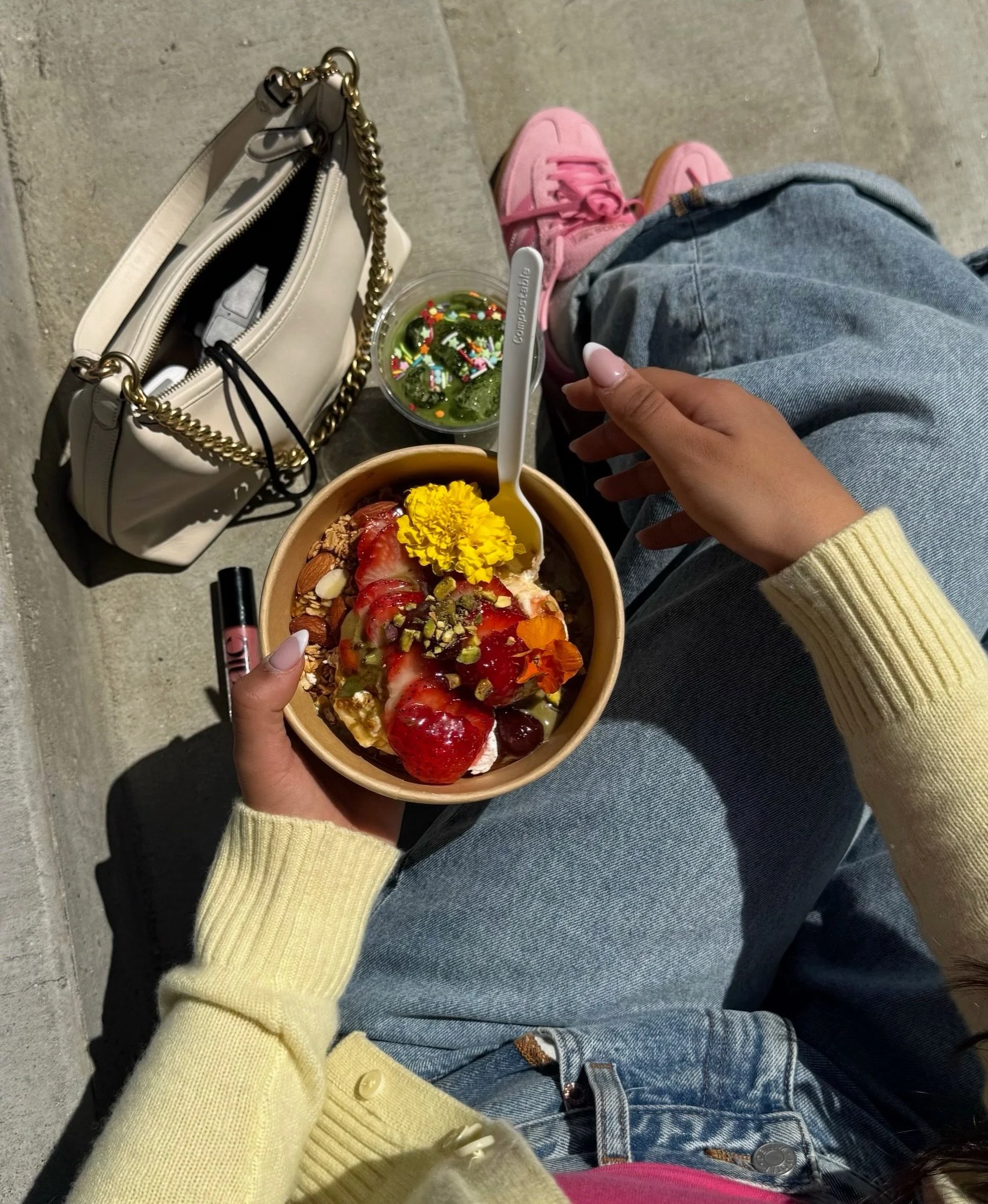 if we post pictures that look like summer, does it mean it&rsquo;s actually here? 🙂&zwj;&harr;️✨ 

catch us @couplet weho this 6/7 Sunday 9a-1p.
limited bowls till sold out! xx

#yogurt #cafe #la