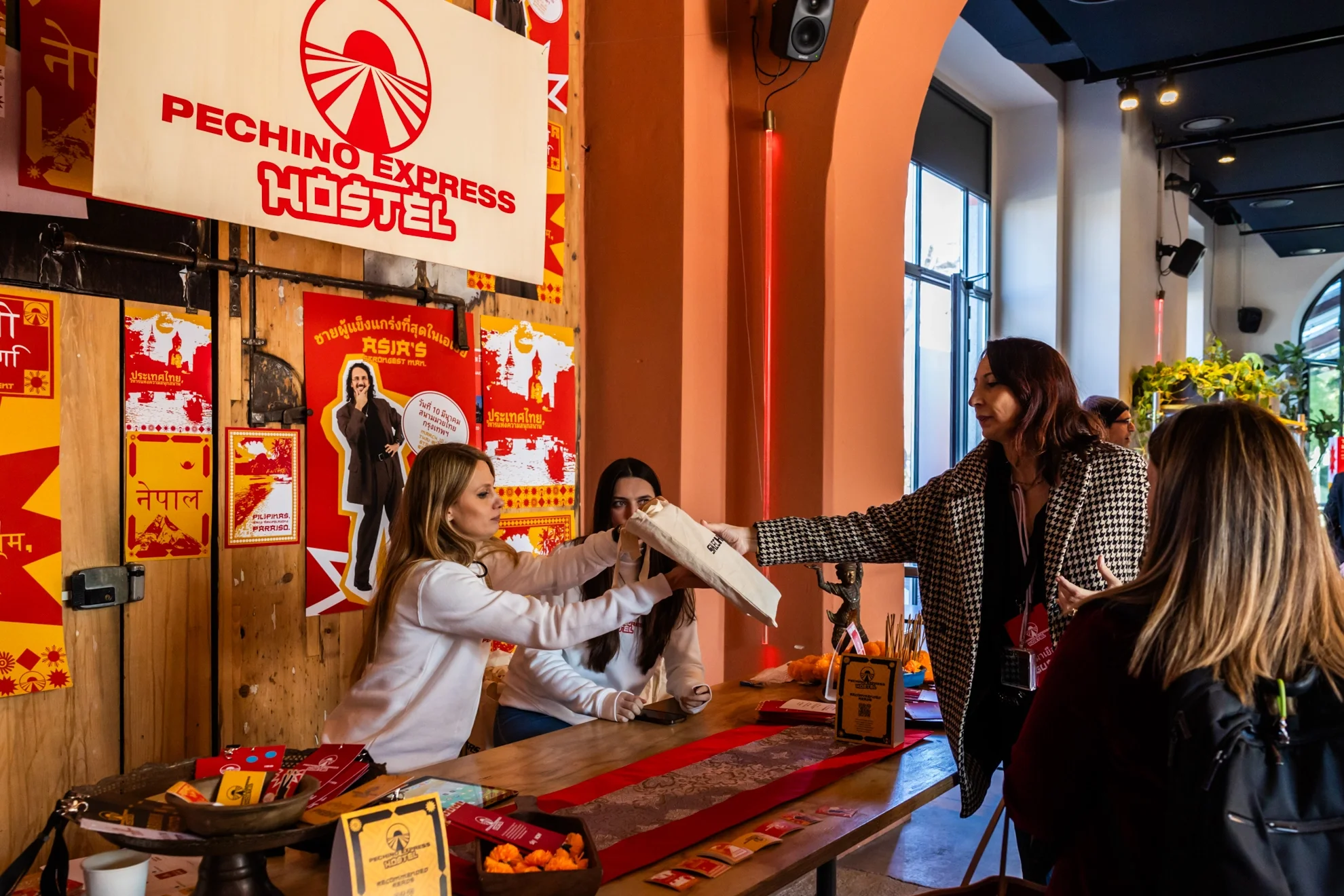 Pechino Express Hostel set design