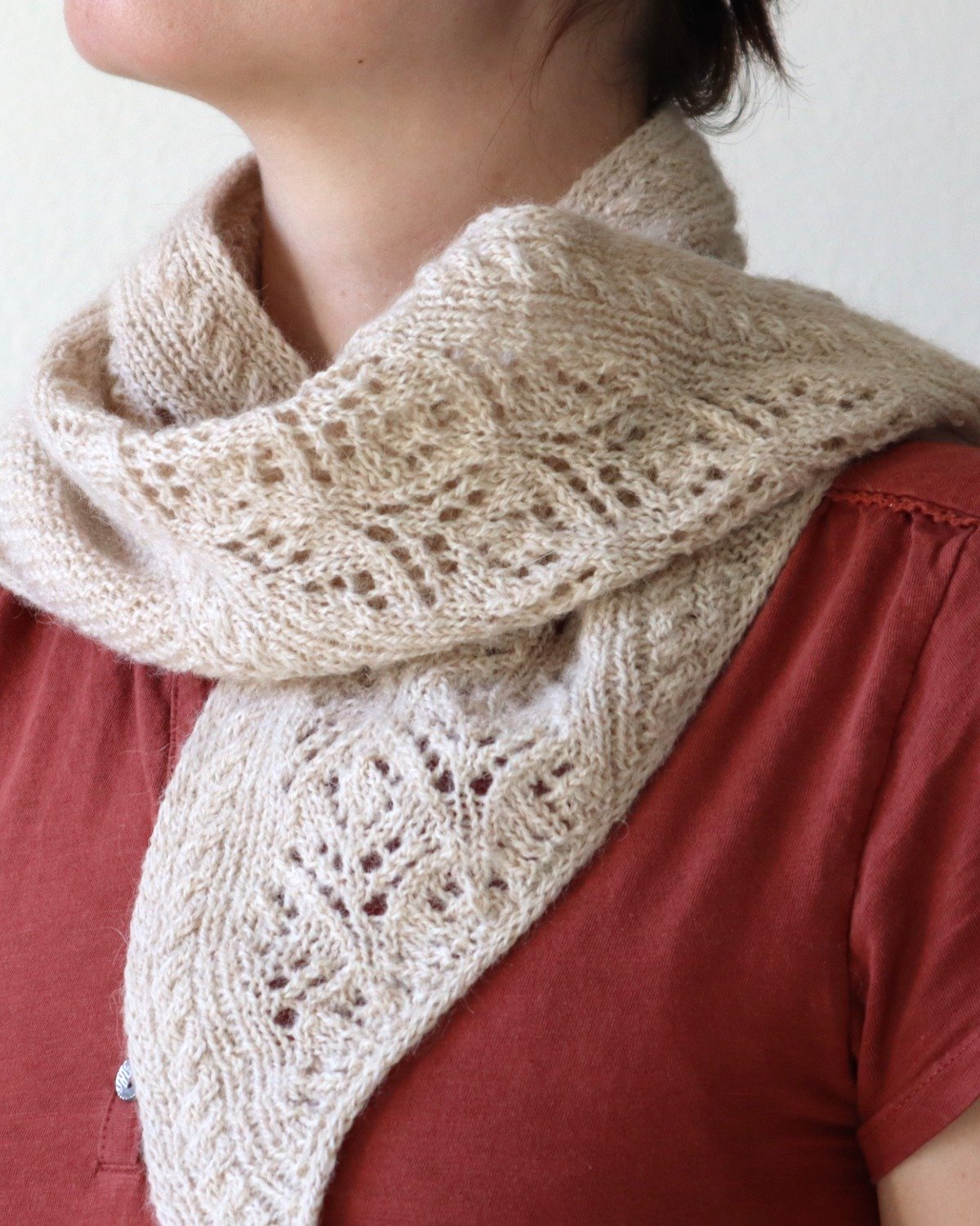 The sun is out again but the air is still chilly in the morning! My Anabelle scarf has me covered ✨

Pattern is on Ravelry (link in bio)

#anabellescarf #knittedscarf #knitscarf