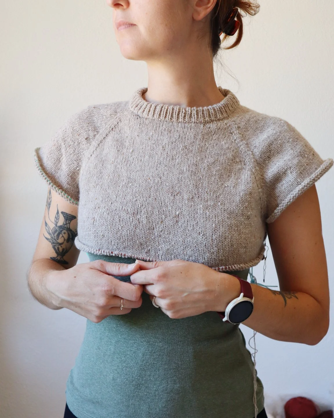 Sneak peek at my current WIP: the 𝗖𝗼𝗳𝗳𝗲𝗲 𝗕𝗿𝗲𝗮𝗸 𝗦𝘄𝗲𝗮𝘁𝗲𝗿 that will come out this Autumn 🍂

It's a comfortable raglan with pleated cuffs - 𝘥𝘦𝘵𝘢𝘪𝘭𝘴 𝘤𝘰𝘮𝘪𝘯𝘨 𝘴𝘰𝘰𝘯

I used 2 strands of @majogarn Tweed Supreme to create a D