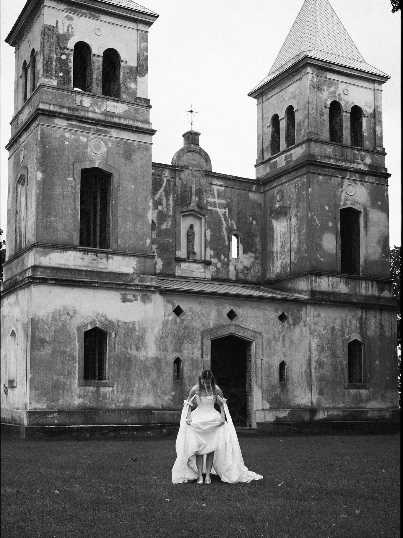 One more glimpse into Brigita &amp; Laurynas wedding day 🖤