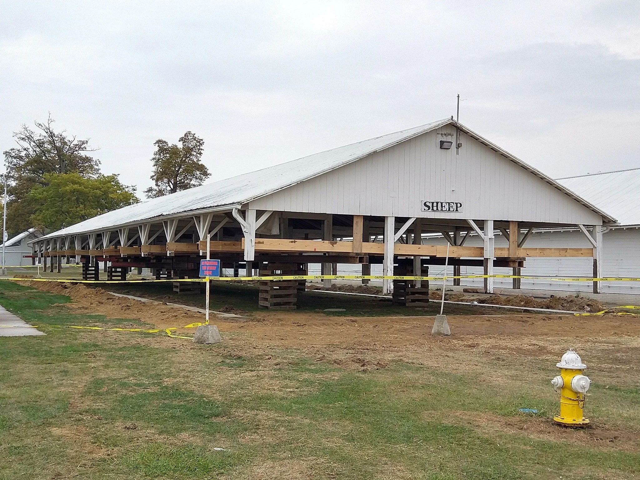 Setting barn