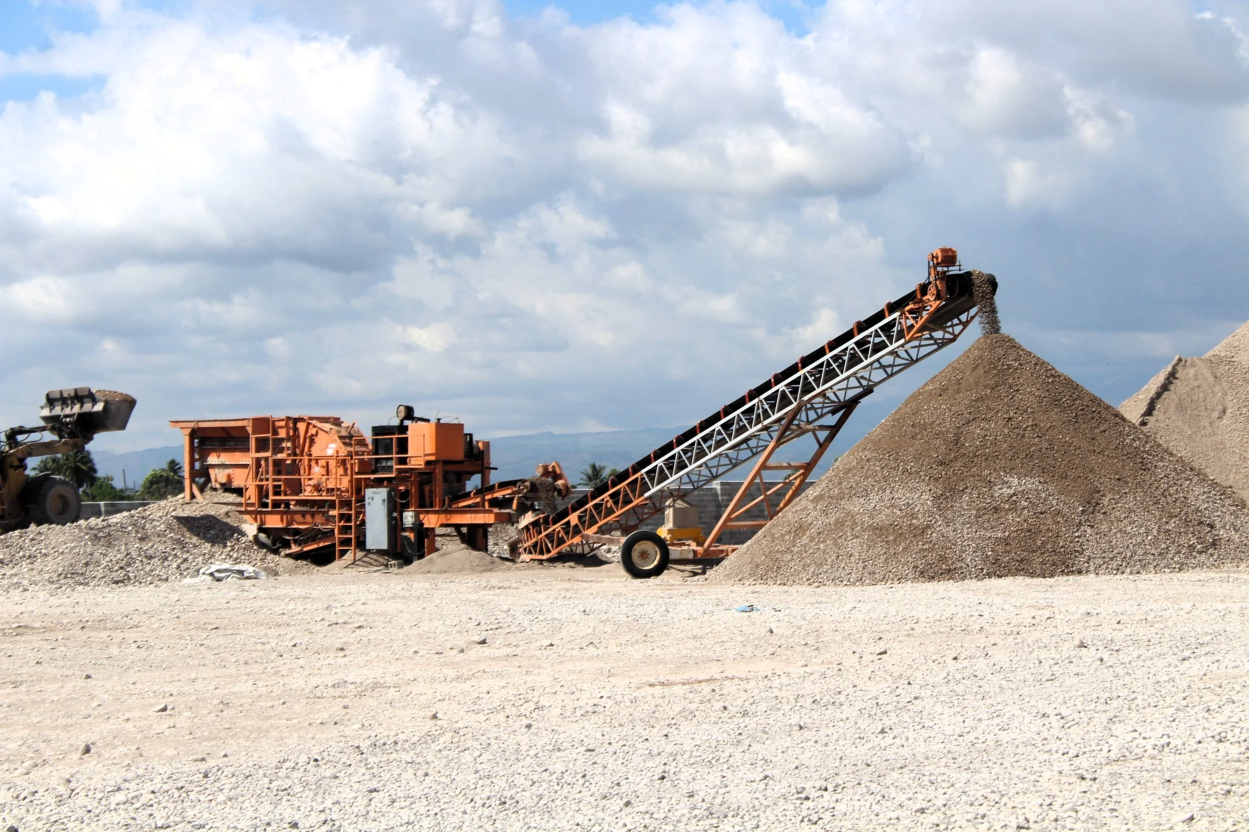 Machines washing stones