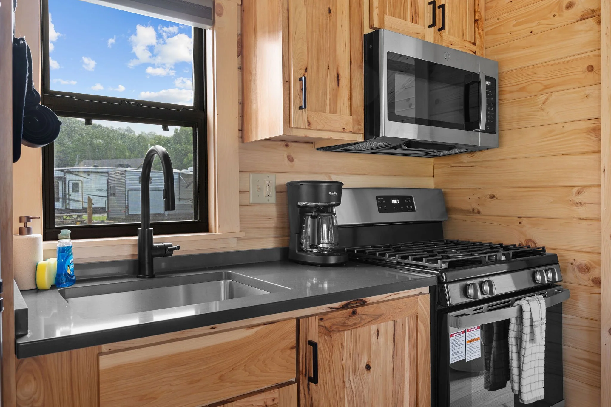park-model-kitchen-01.jpg