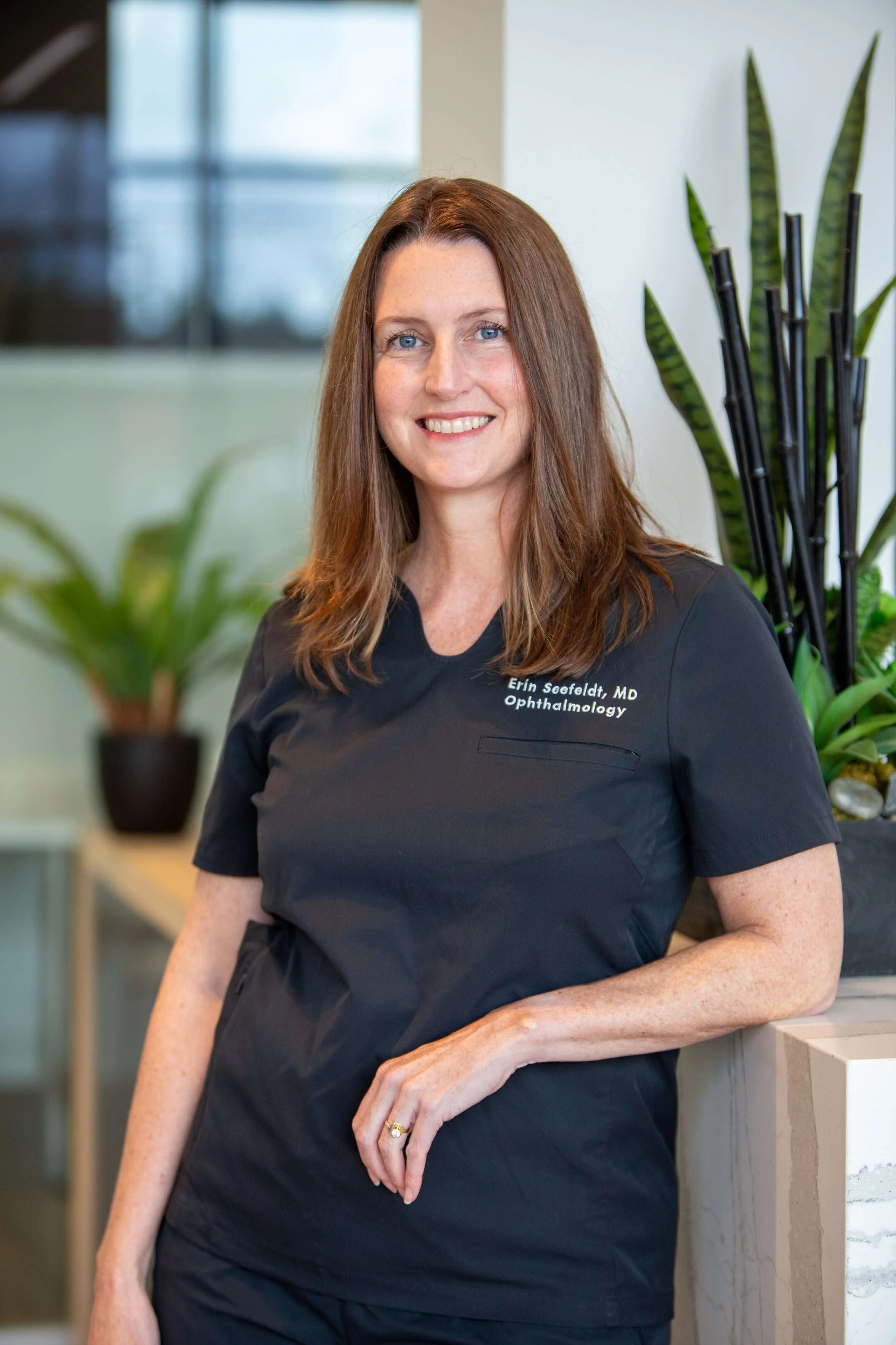 Dr. Erin Seefeldt, an ophthalmologist near Tacoma, WA, in Evergreen Eye Clinic, an eye clinic in Federal Way.