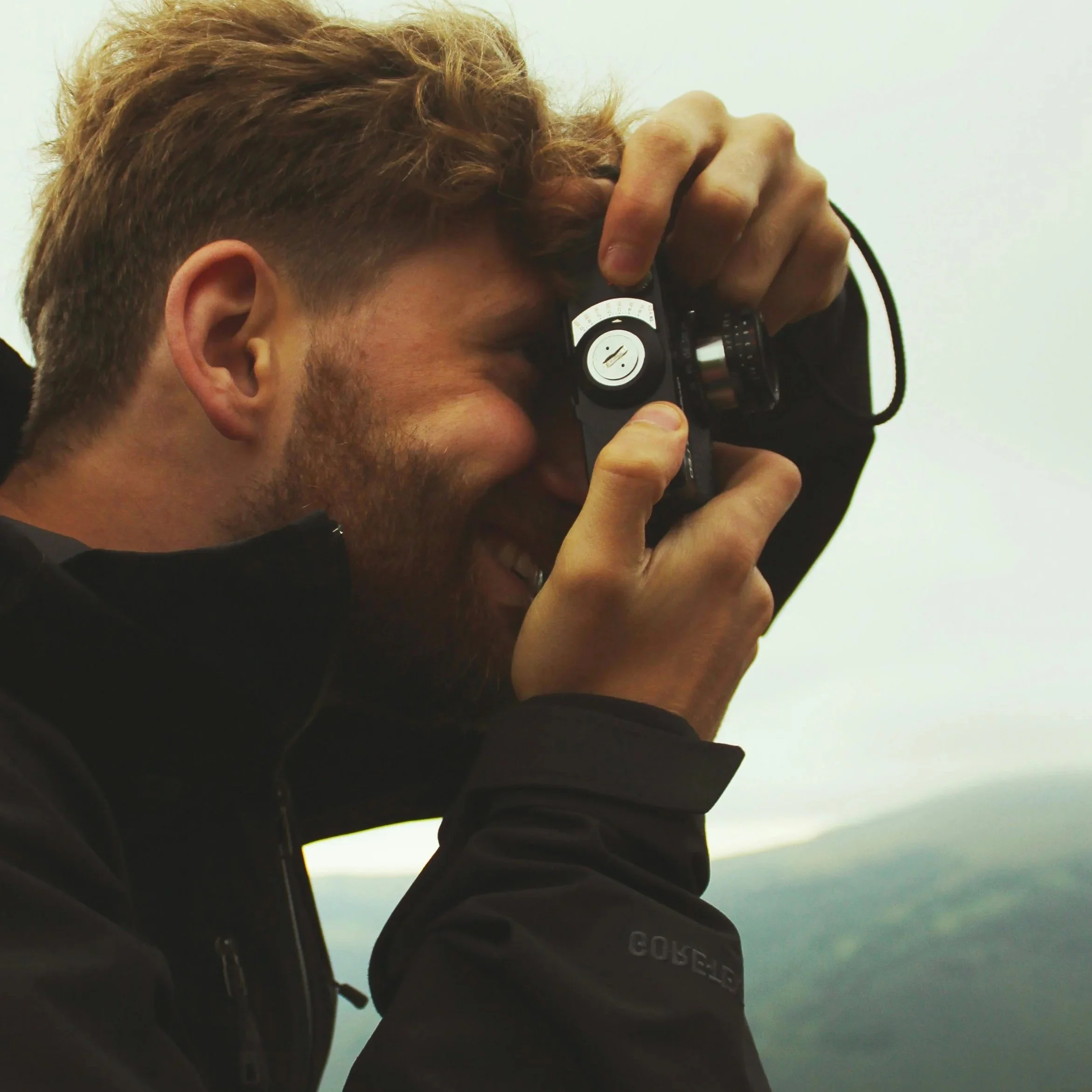 Man bringing a camera into focus