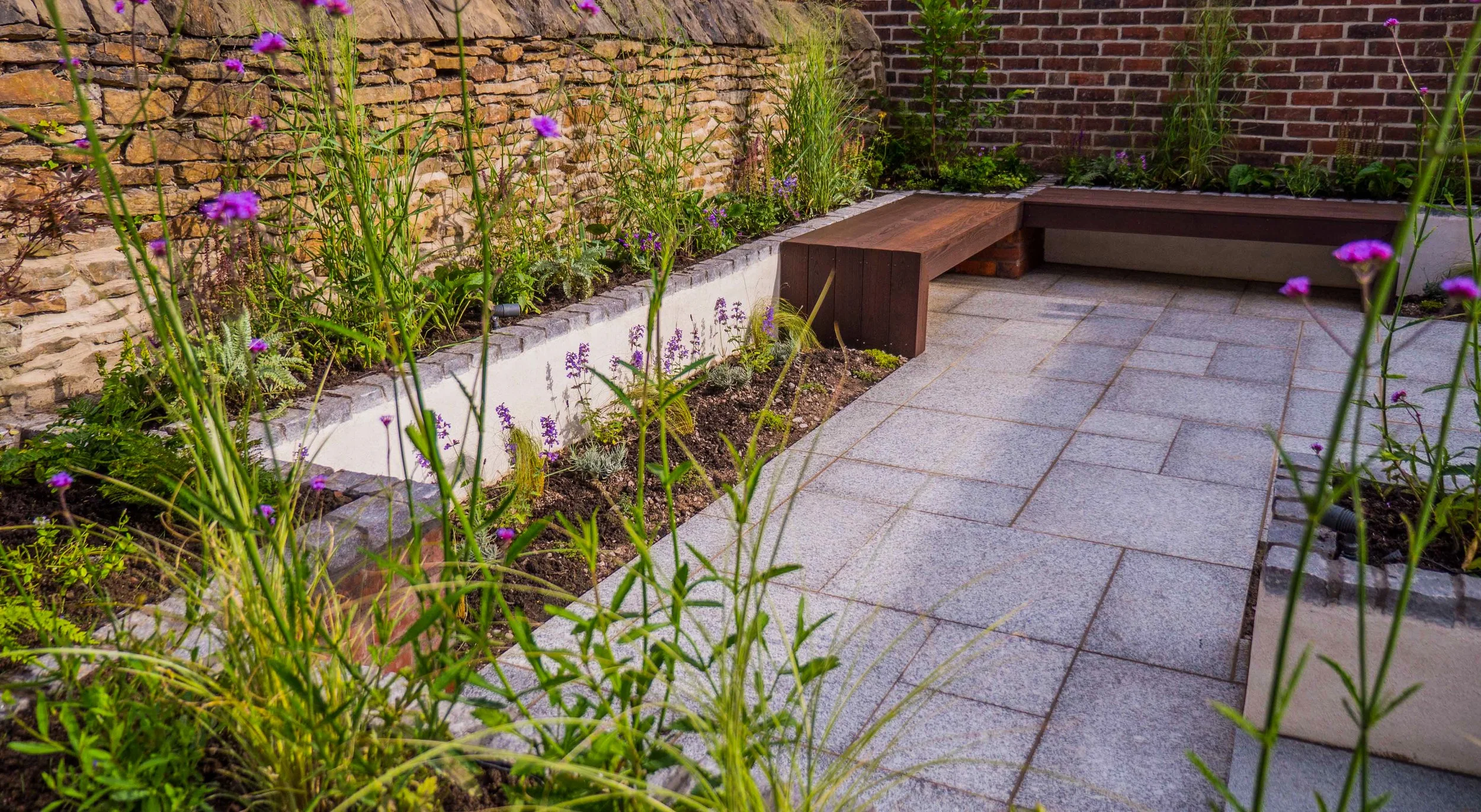 An image of the Chic garden.