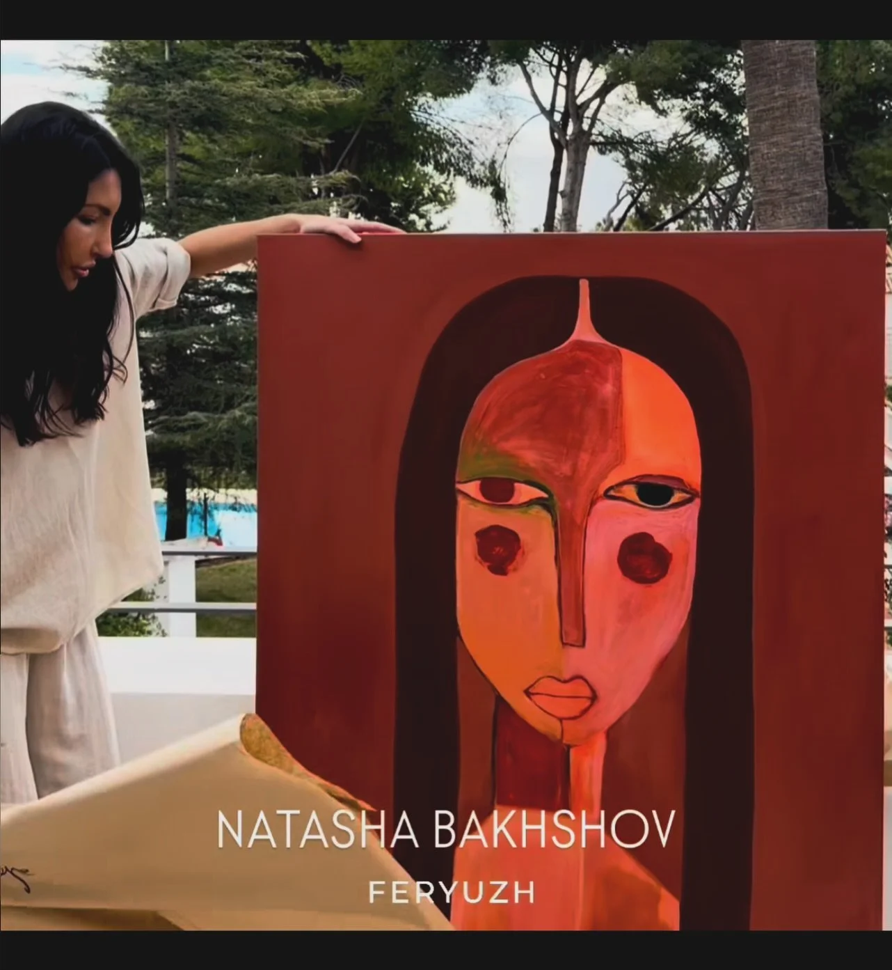 Another nice shot of my work in daylight by @anastasiayuzhilina founder of  @feryuzh.art ✨✨