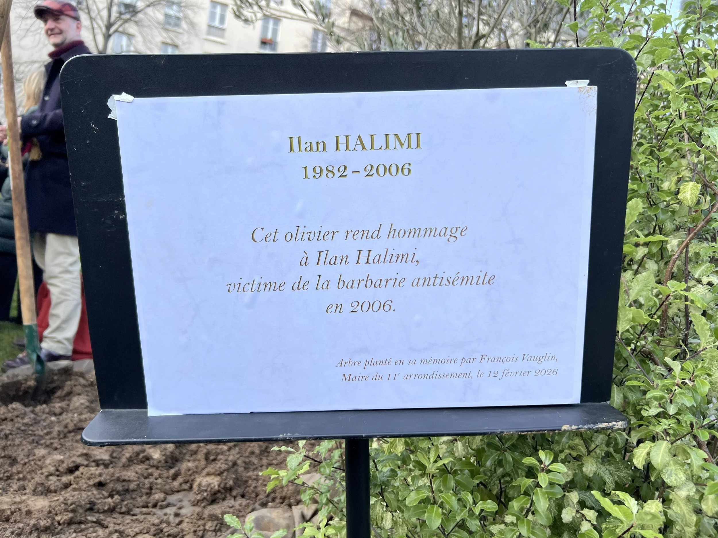 Hommage à Ilan Halimi : Un olivier planté pour la mémoire au Square des Jardiniers