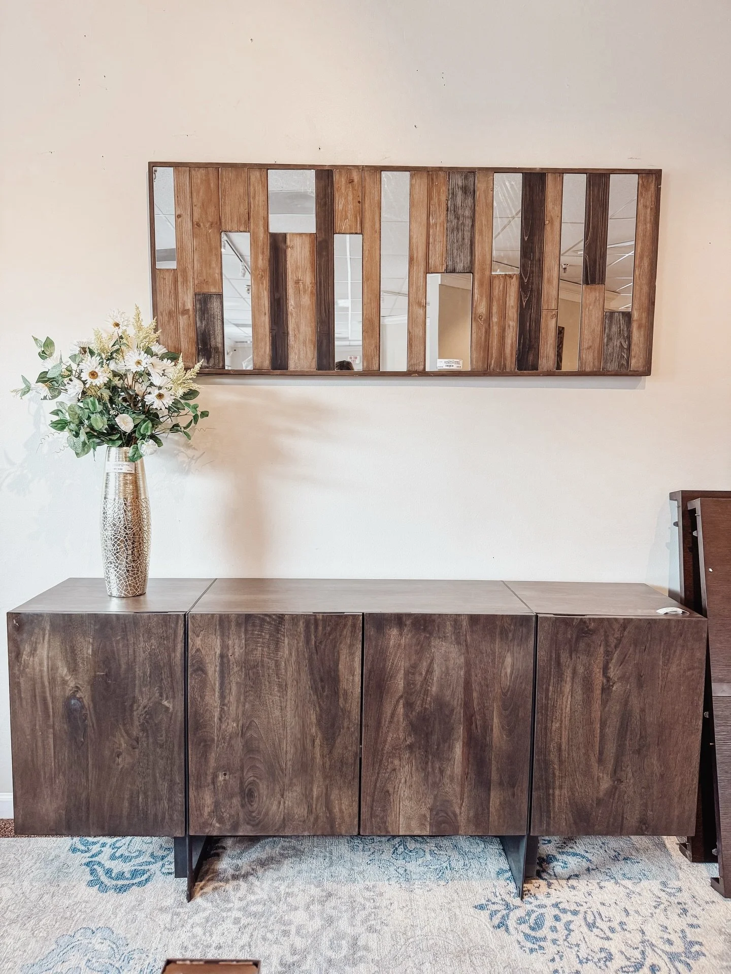 ✨ NEW ITEMS 3.1.26 ✨

#consignmentfurniture #hometohomeco #ikea #bedroomfurniture #sofa