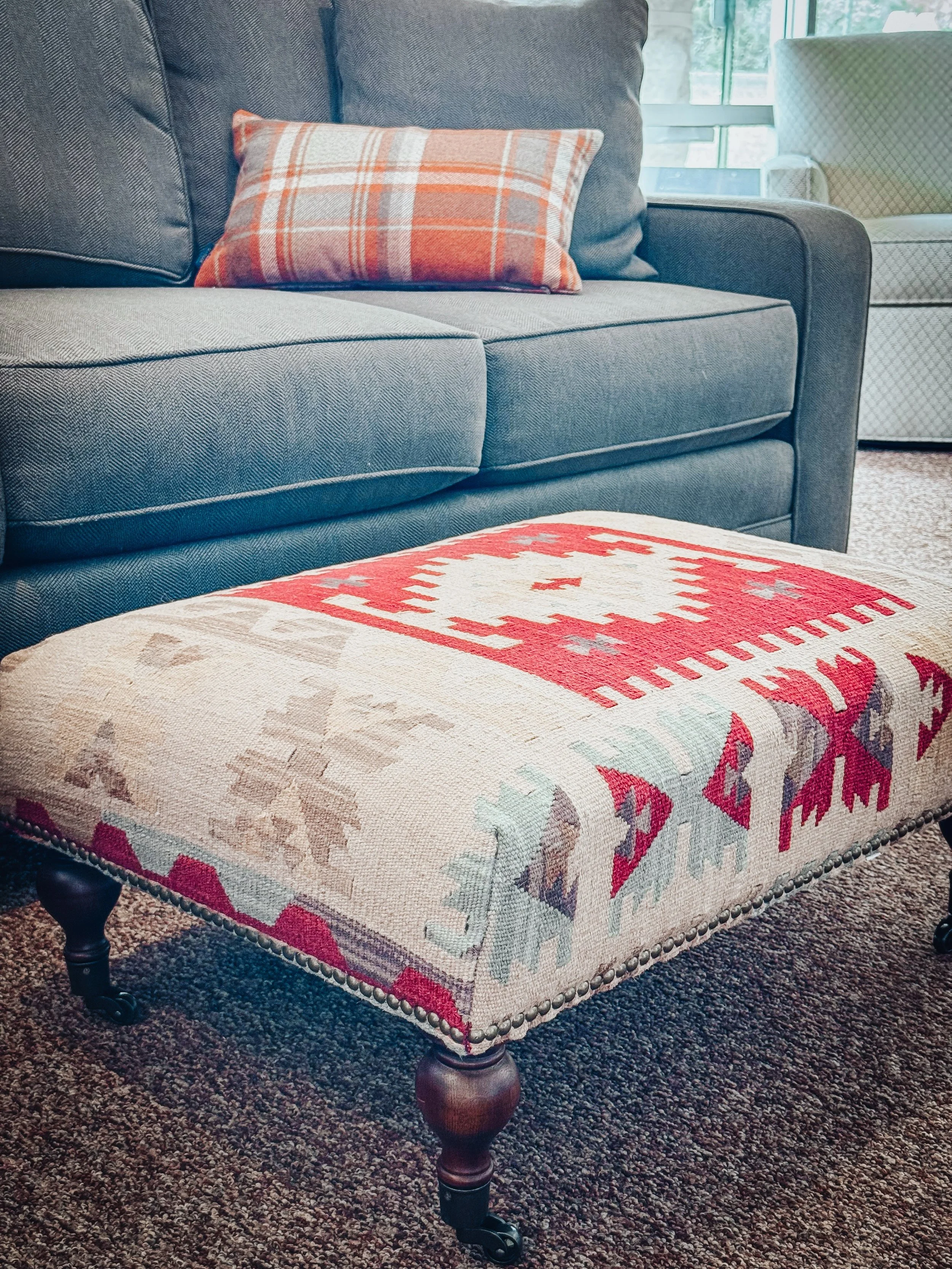 Curated spaces, budget friendly 

Mixing patterns is one of the easiest ways to make a space feel designer-inspired and cozy

#hometohomeco #consignment #consignmentstore