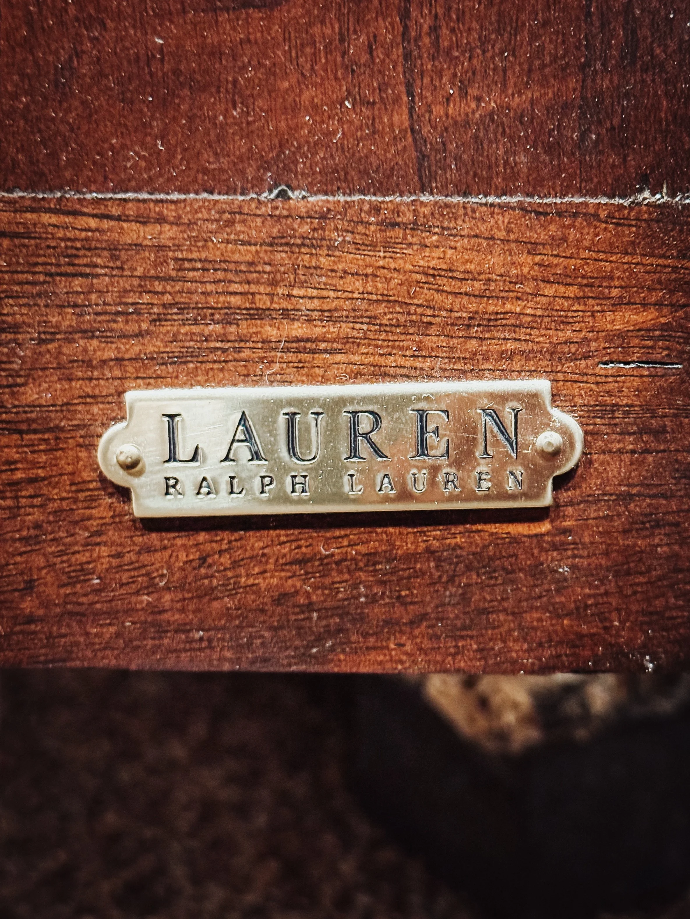 ✨ The timeless styles of @ralphlaurenhome 

Warm woods, vintage vibes, upscale American style inspired by estates, ranches, yachts, and classic city living ✨
.
.
Ralph Lauren, mahogany wood, queen, bed, dresser, nightstands, hooker, furniture, centur