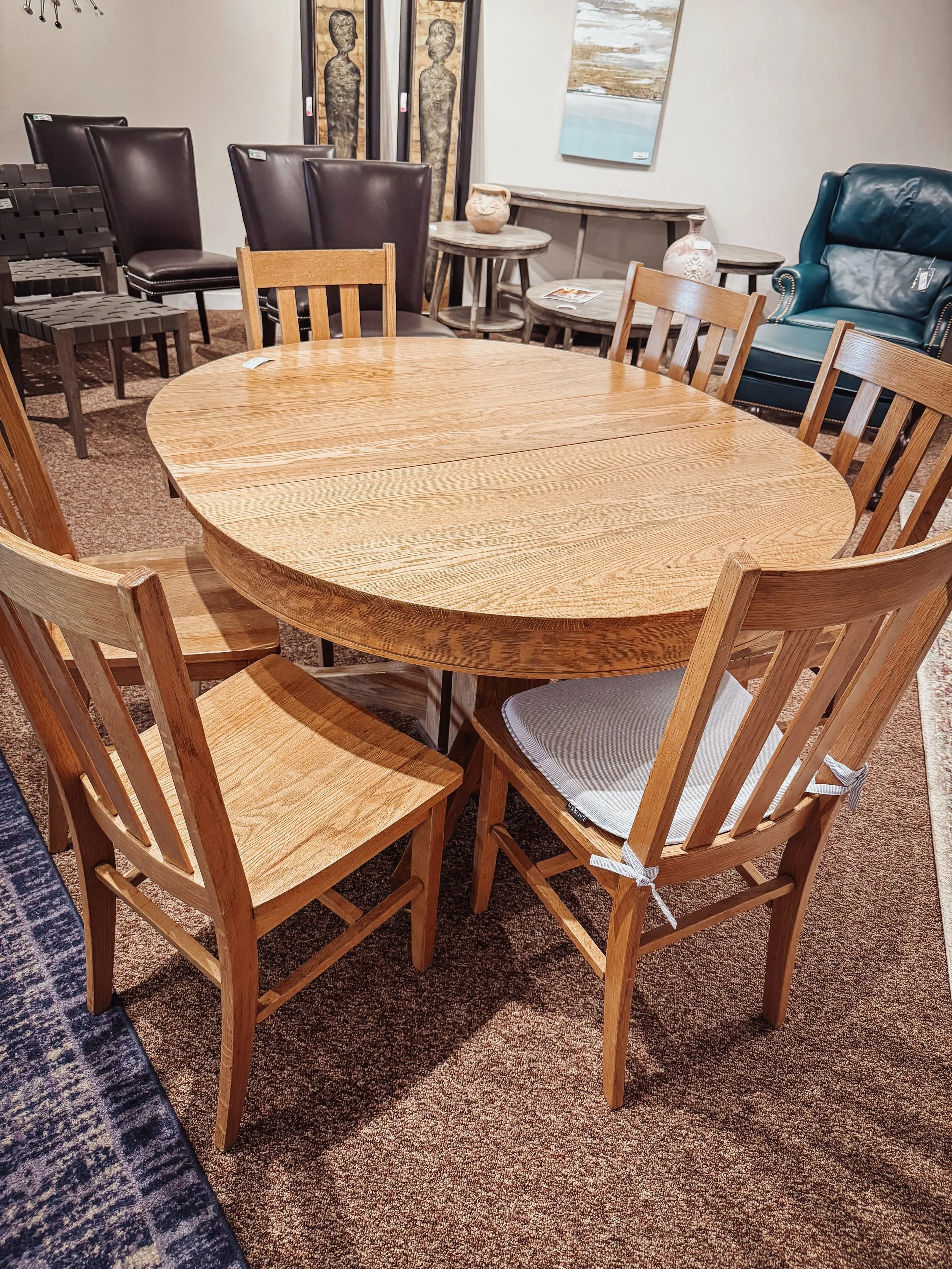 ✨Style tip to start the month of June off

Mixing vintage and new is one of the biggest design trends right now because it creates a home that feels curated instead of cookie-cutter. 

Designers are leaning into this &ldquo;collected over time&rdquo;