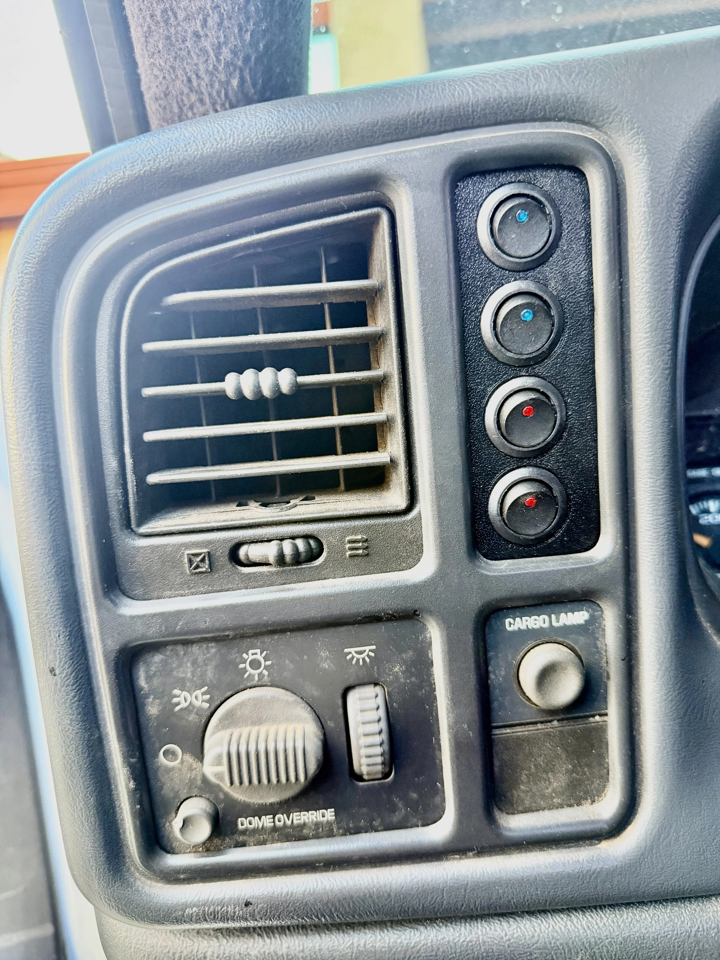 99-06 Chevy GMC Silverado Tahoe Yukon Quad 20mm Round Toggle Switch Dash Panel