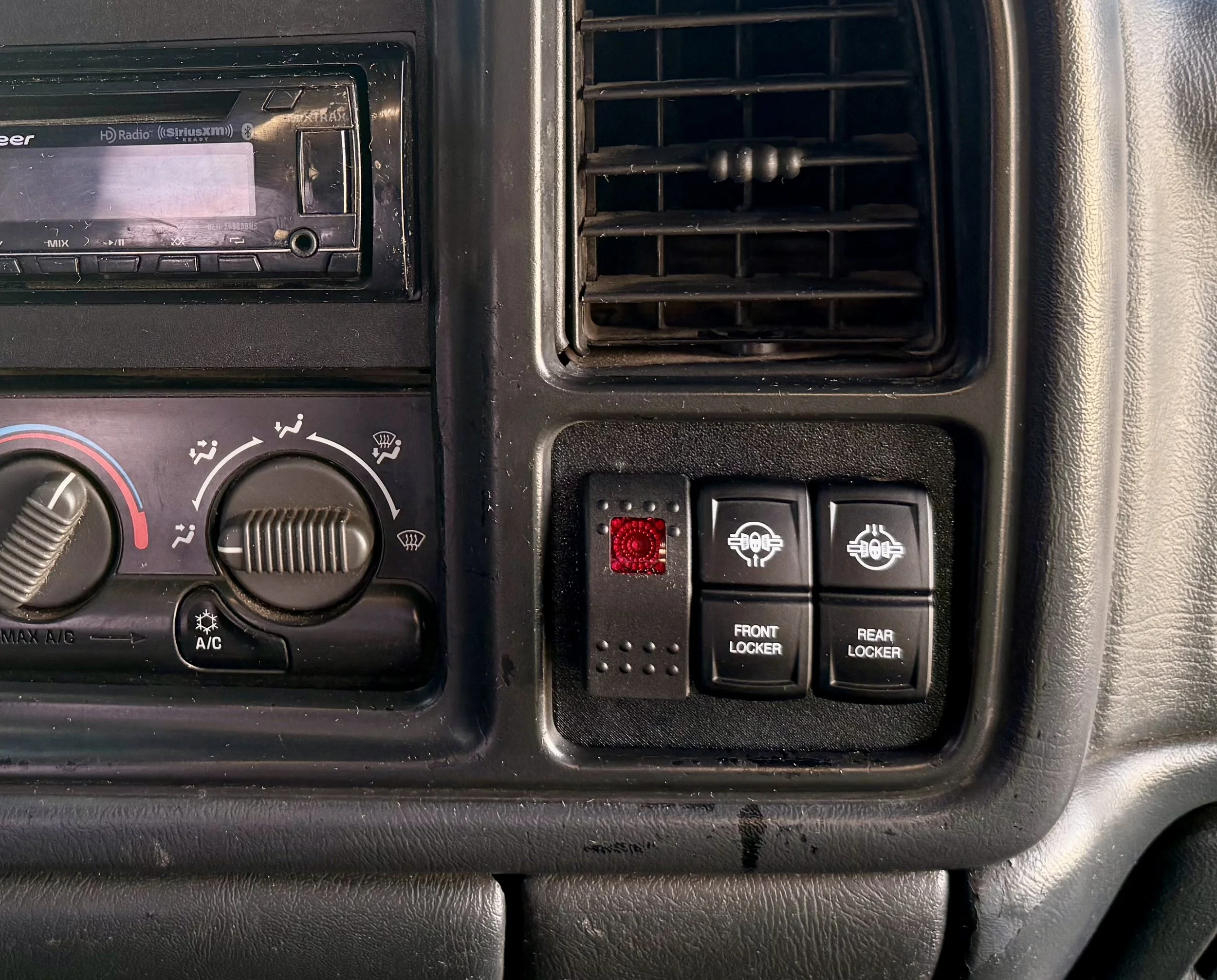 99-06 Chevy GMC Silverado Sierra Tahoe Yukon Triple Rocker Switch Dash Panel GMT800